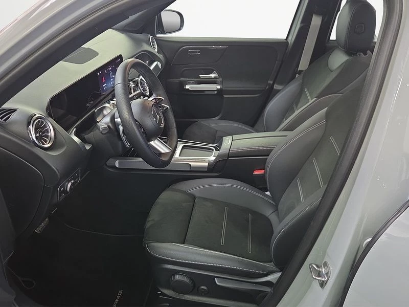 Mercedes-Benz-GLB-image-14