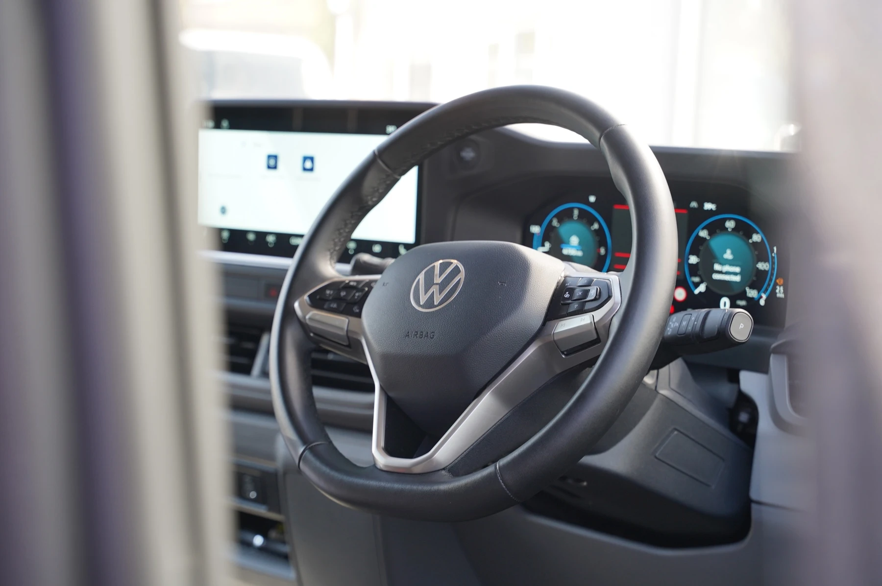 Volkswagen-Transporter-image-15