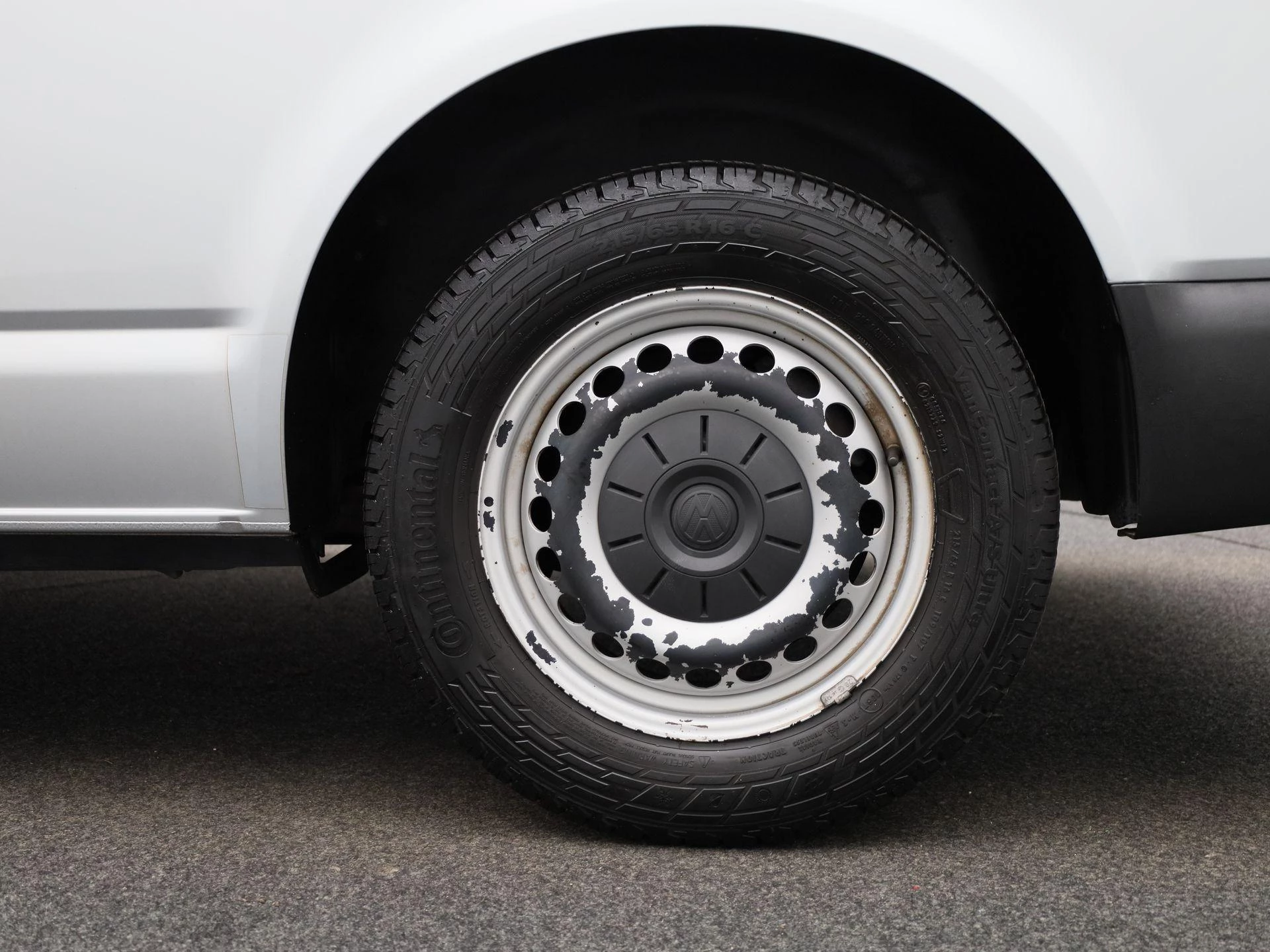 Volkswagen-Transporter-image-17