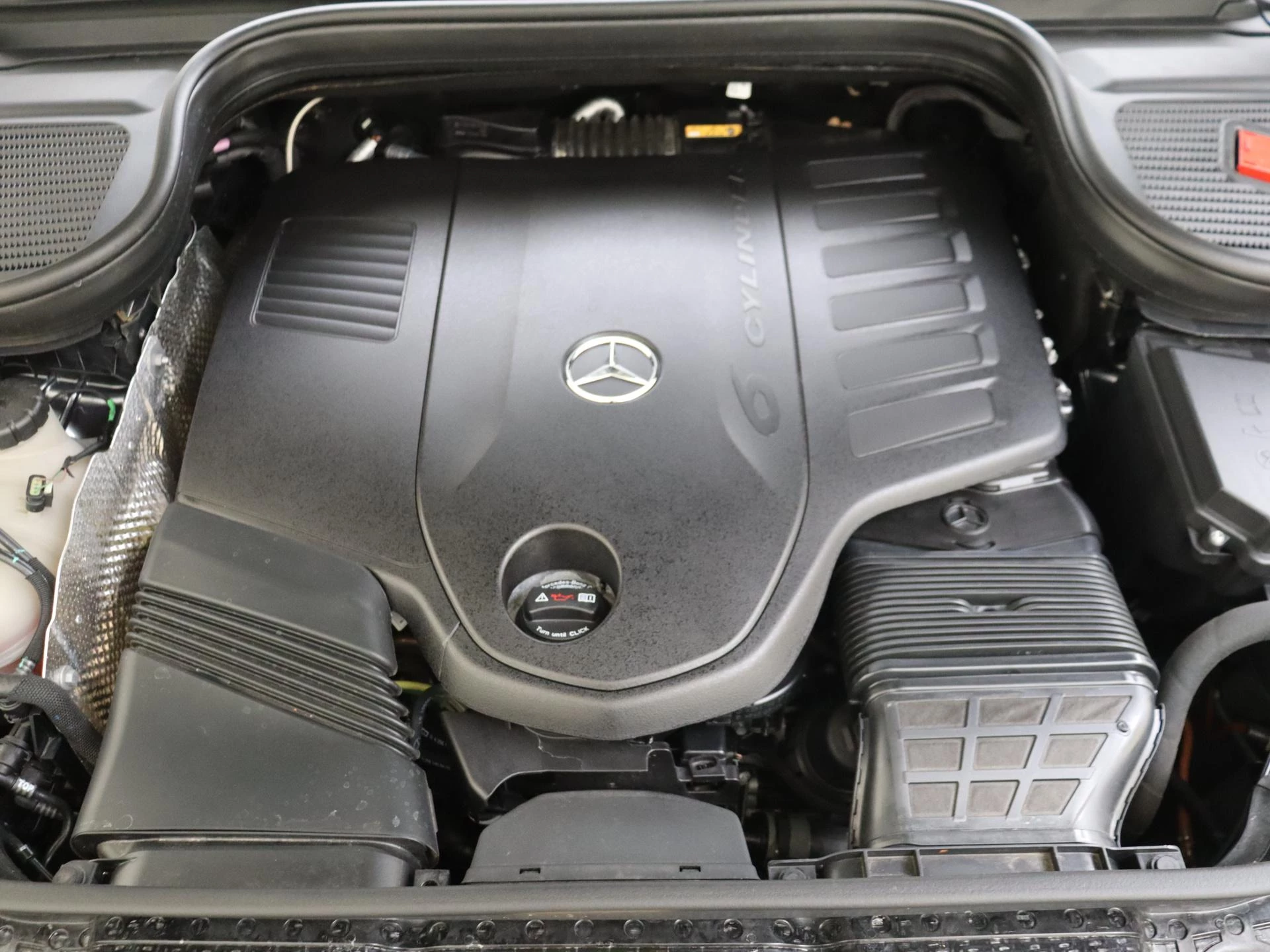 Mercedes-Benz-GLS-image-4