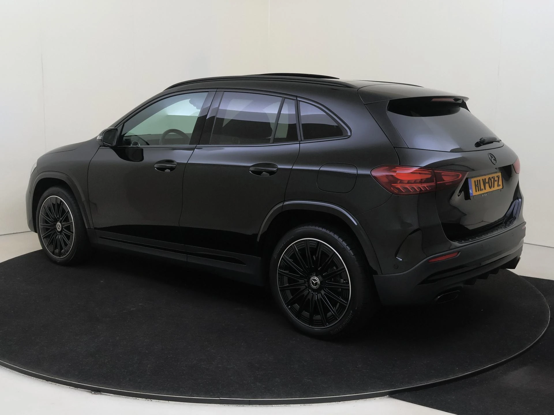 Mercedes-Benz-GLA-image-5