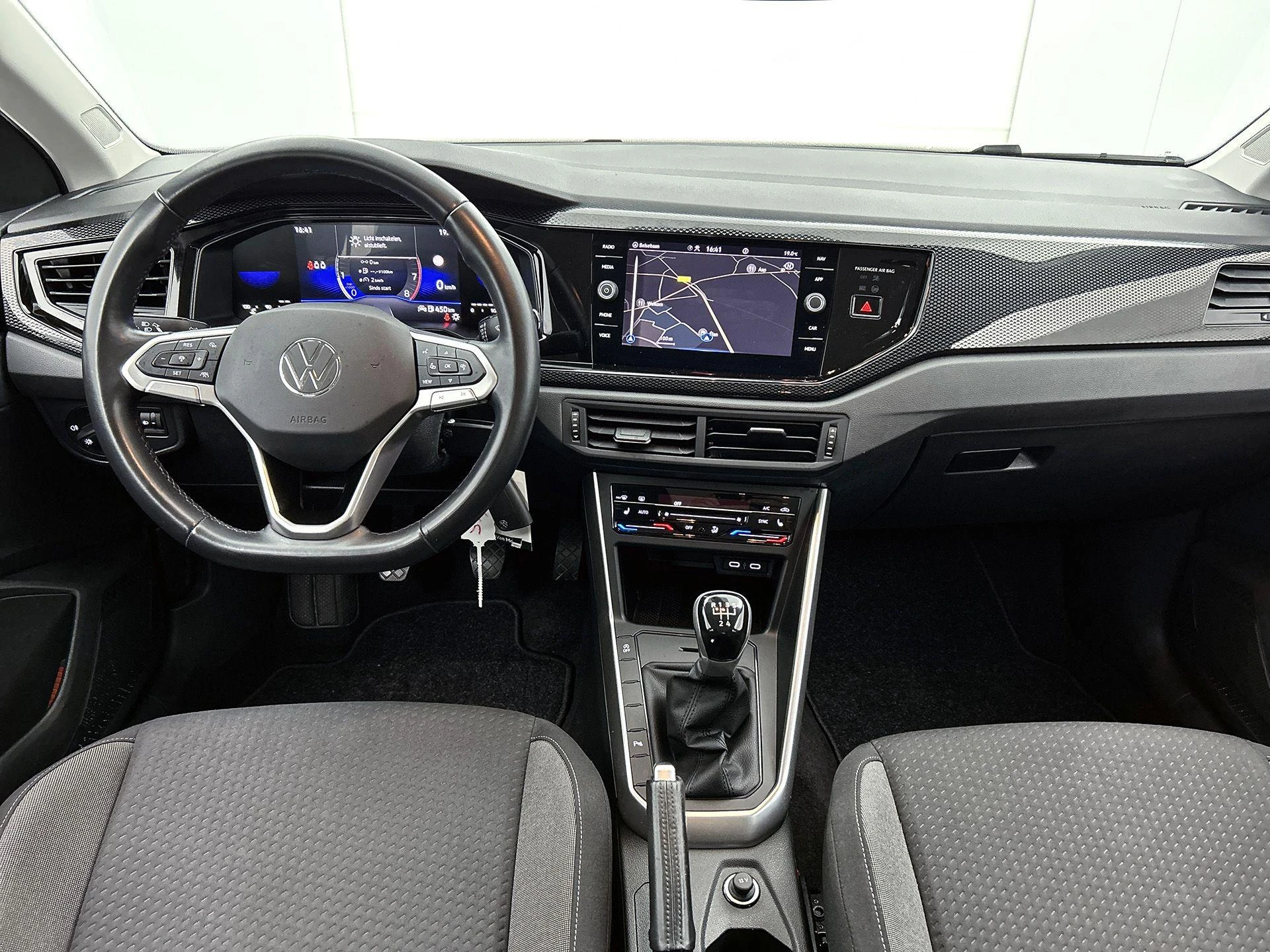 Volkswagen-Polo-image-21