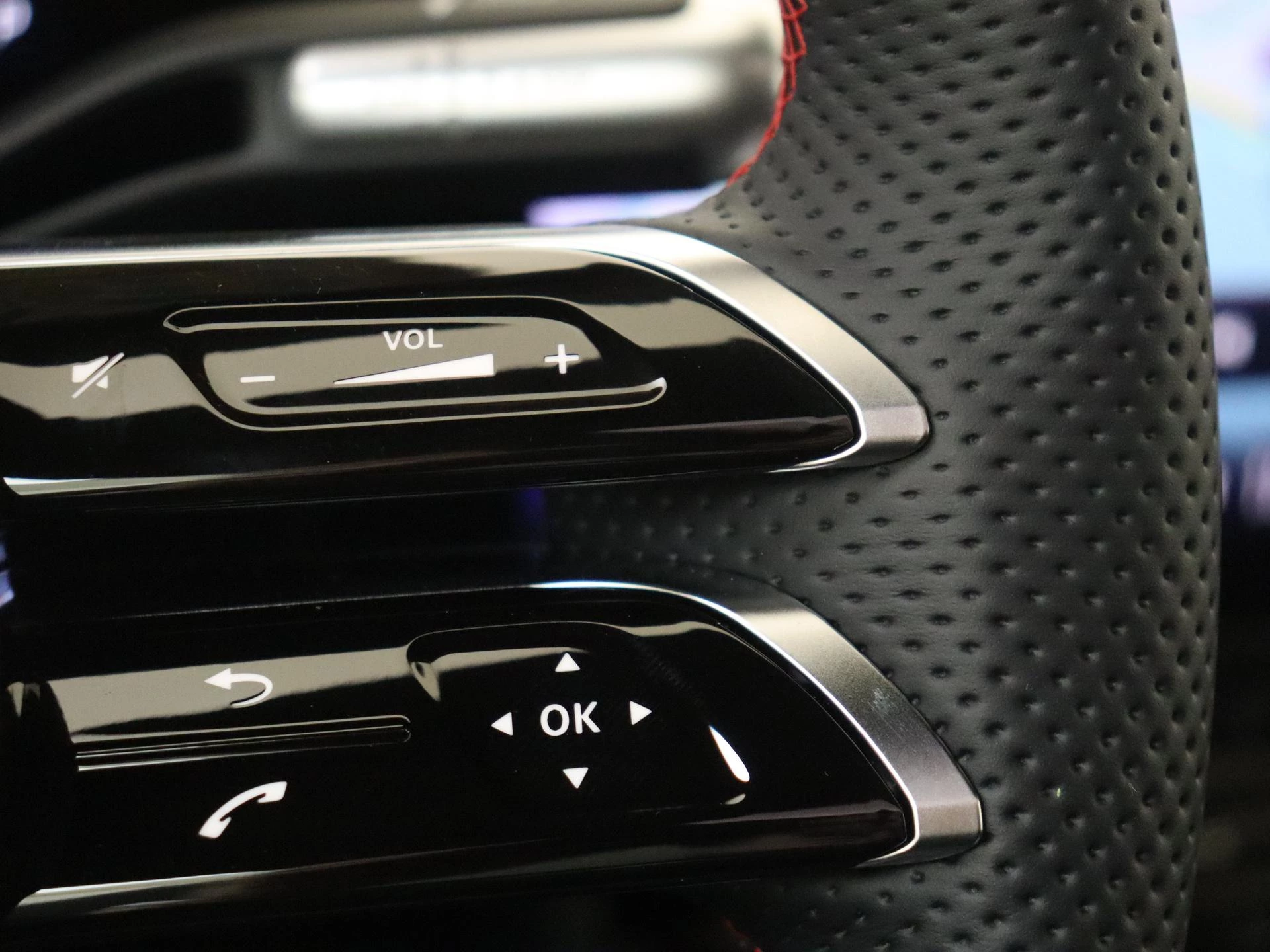 Mercedes-Benz-CLA-image-15