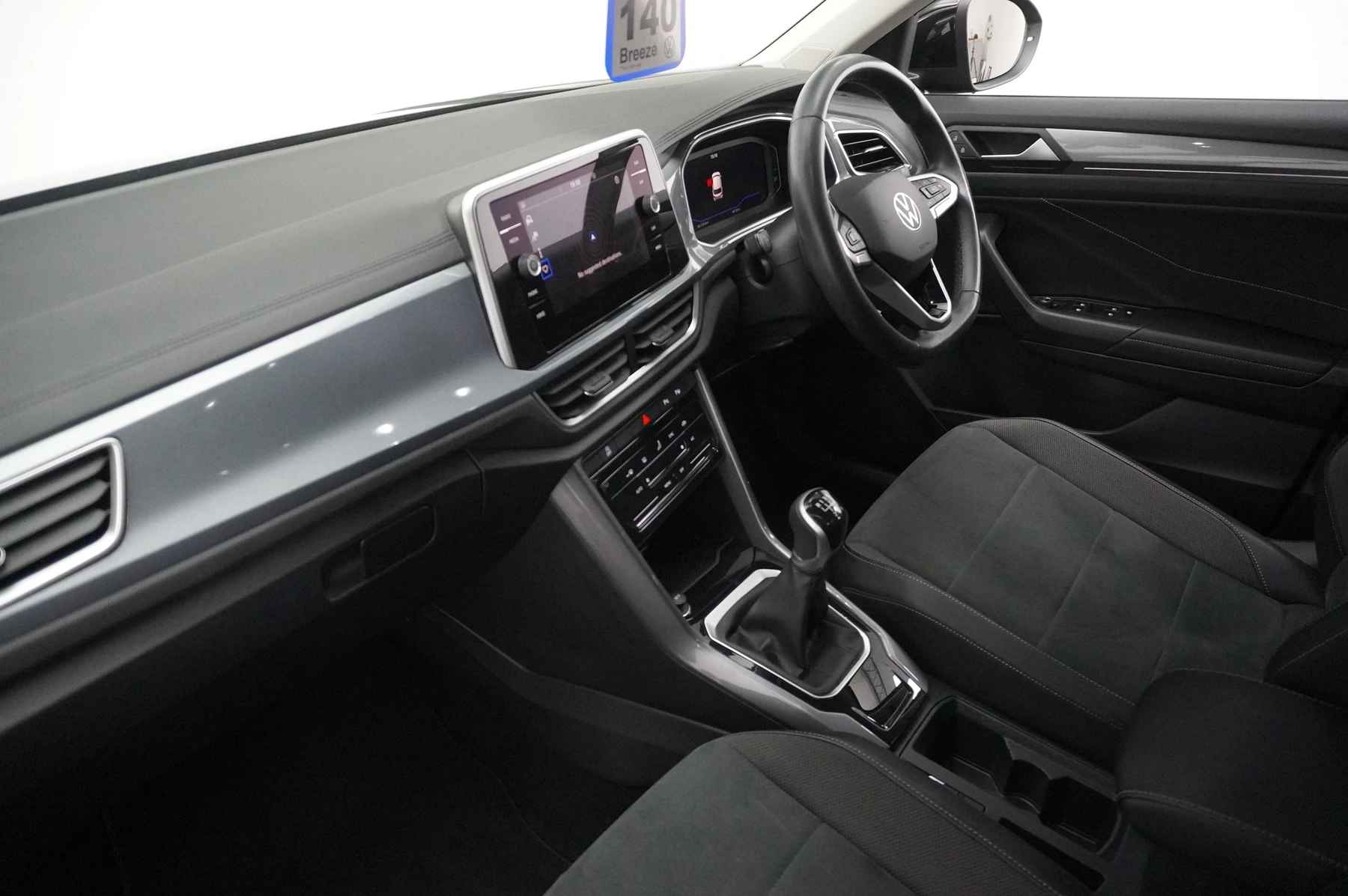 Volkswagen-T-Roc-image-1
