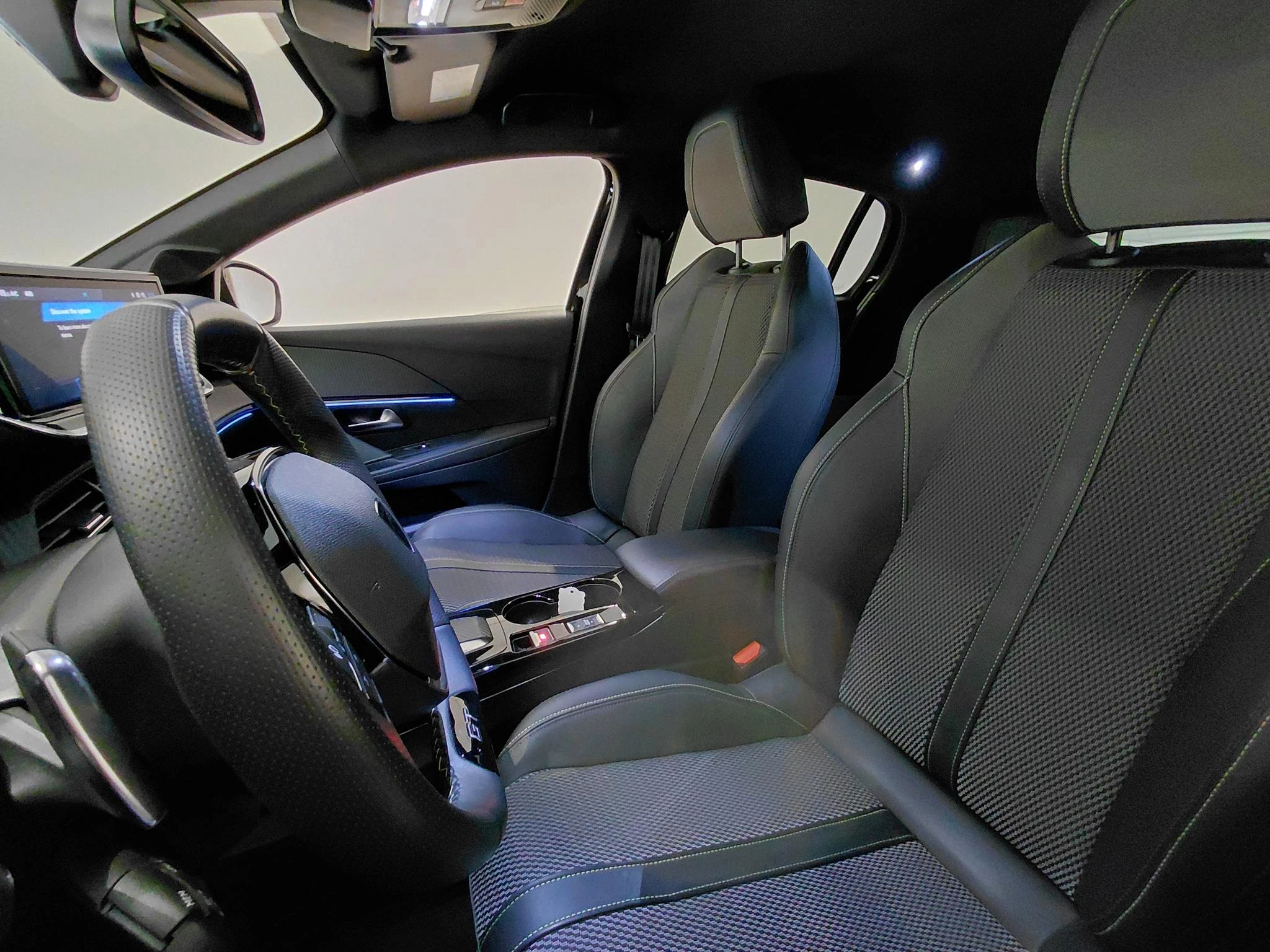Peugeot-208-image-18