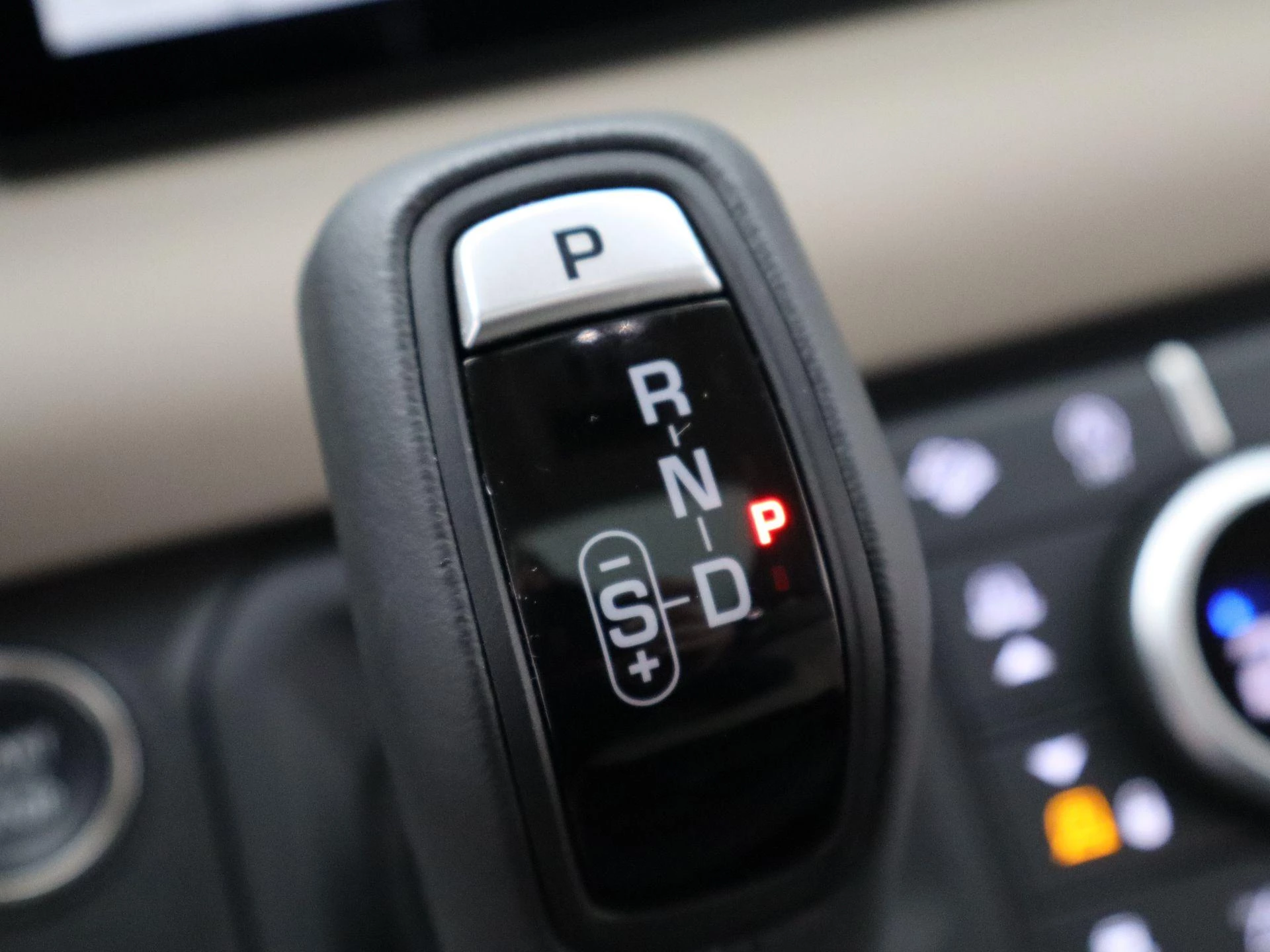 Land Rover-Defender-image-23