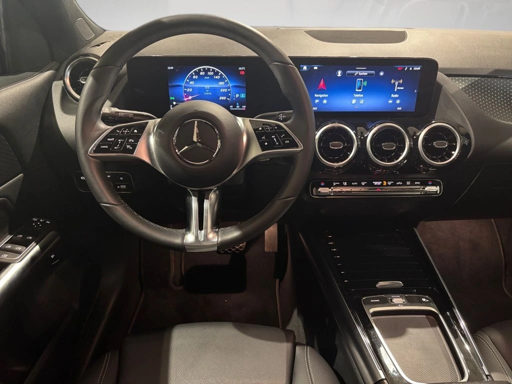 Mercedes-Benz-GLA 200 d-image-9