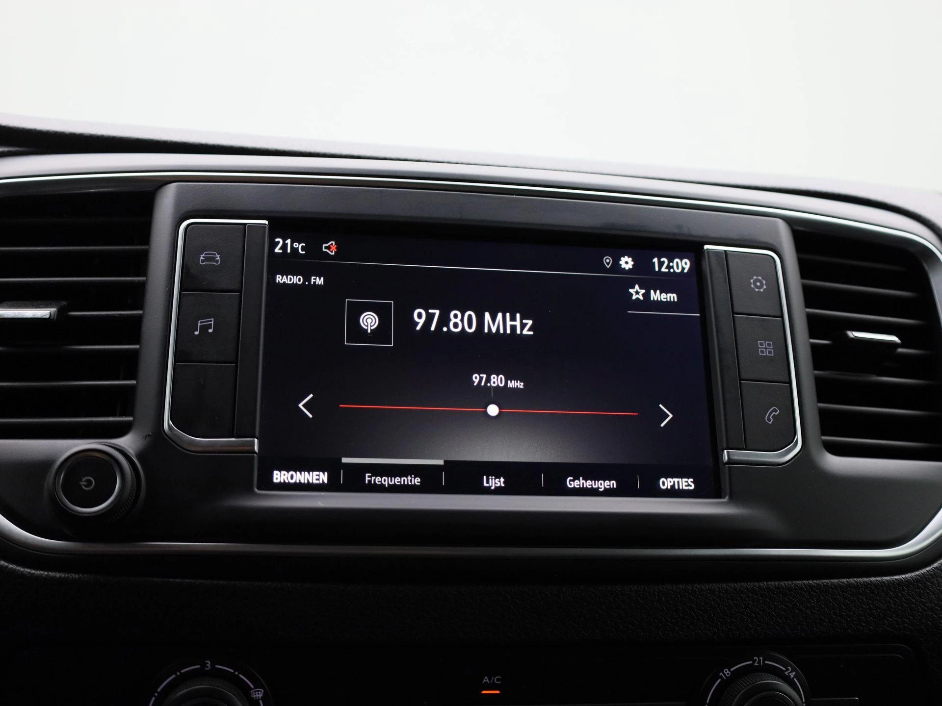 Opel Vivaro 2.0 Turbo 106kW L3H1