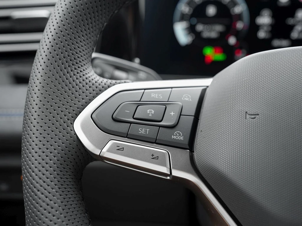 Volkswagen-Tiguan-image-14