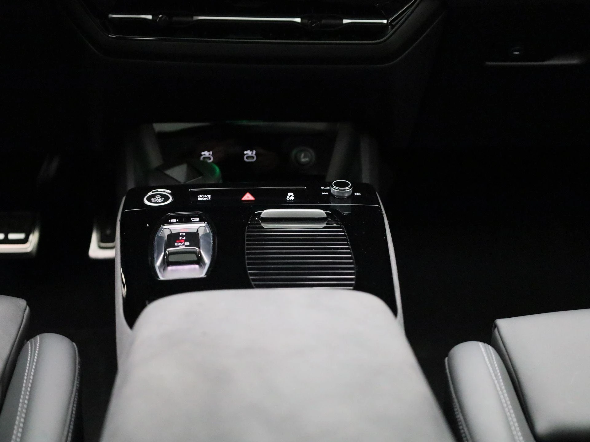Audi-Q6 e-tron-image-9
