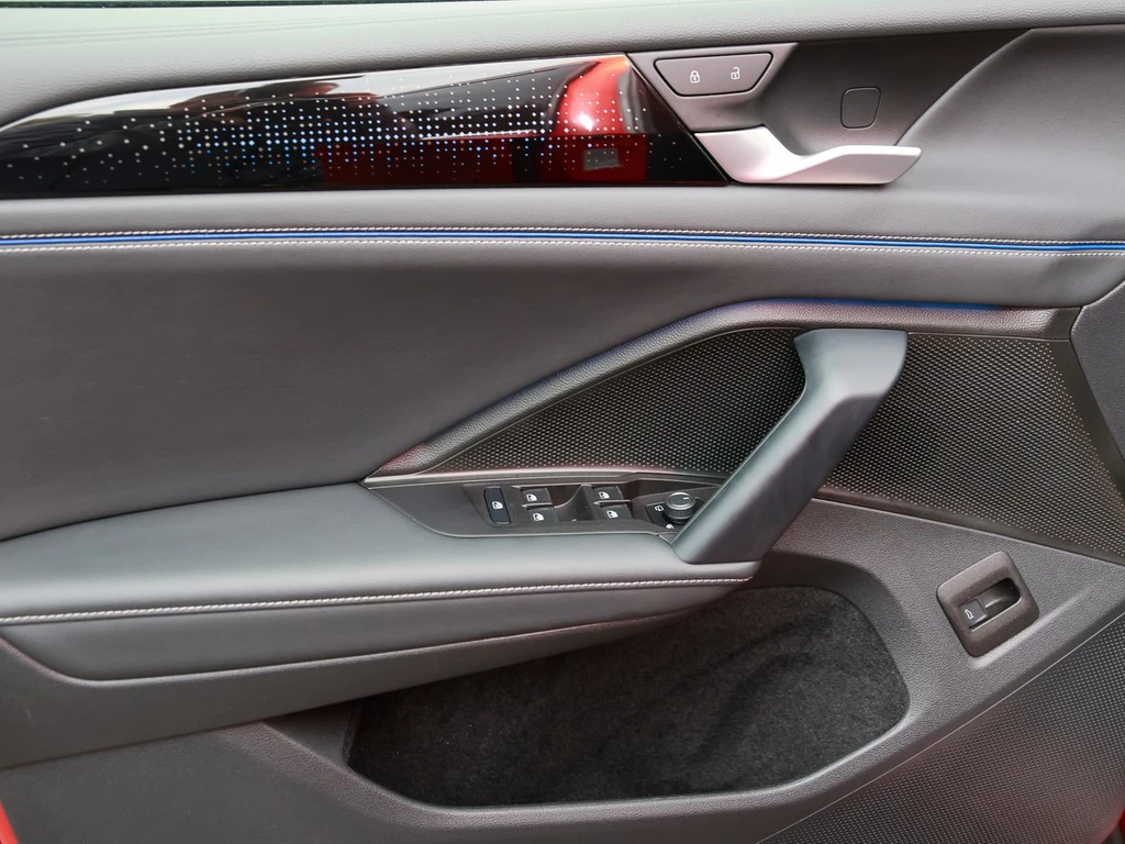 Volkswagen Tiguan 2.0 TDI DSG 4M R-Line AHK, Standhzg., Pano., 360°Kam., 20"Alu.,