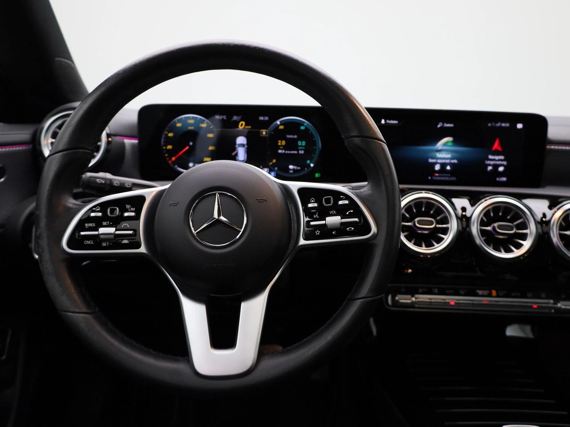 Mercedes-Benz-CLA-image-2