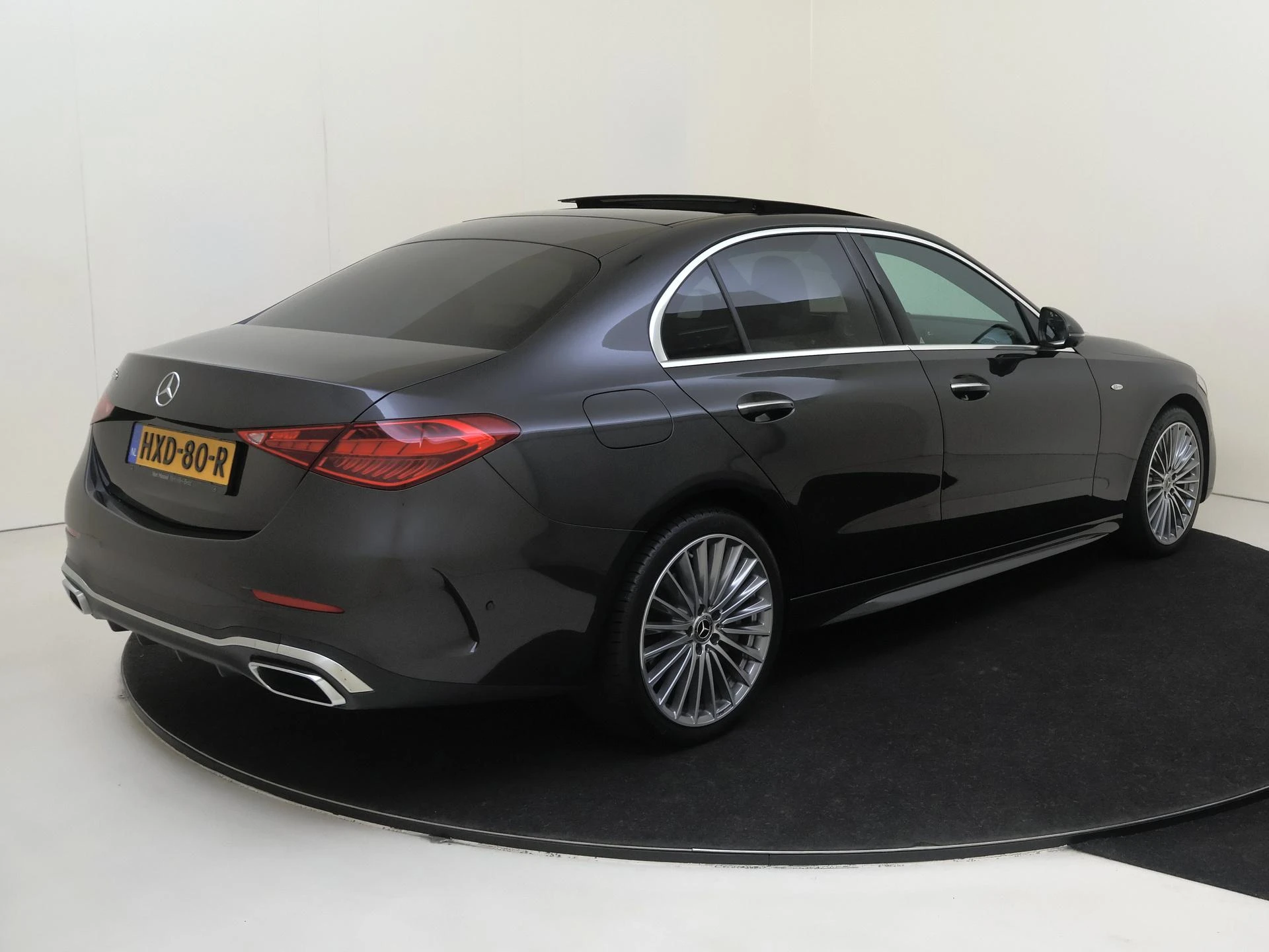 Mercedes-Benz-C-Klasse-image-3