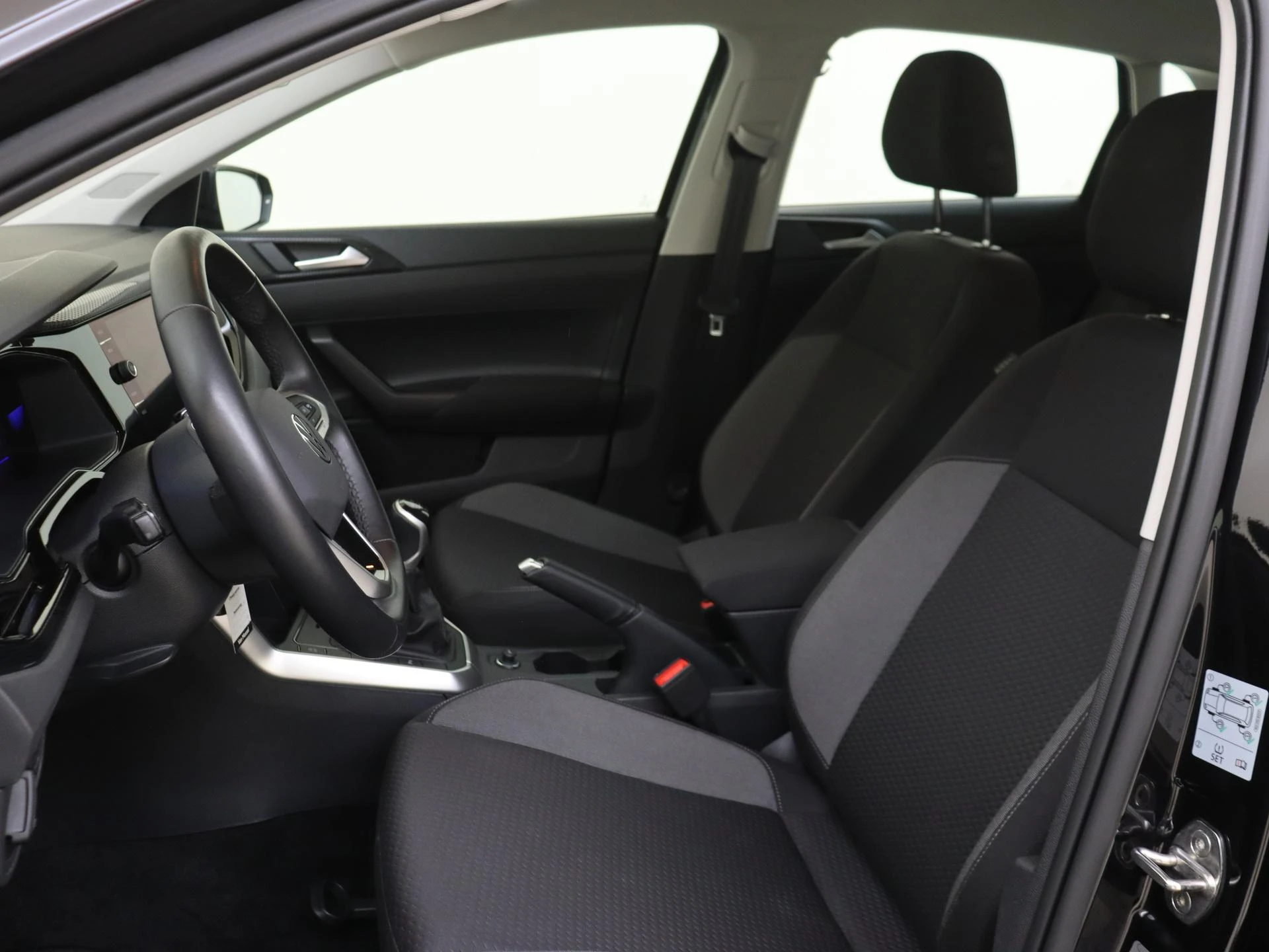 Volkswagen-Polo-image-14