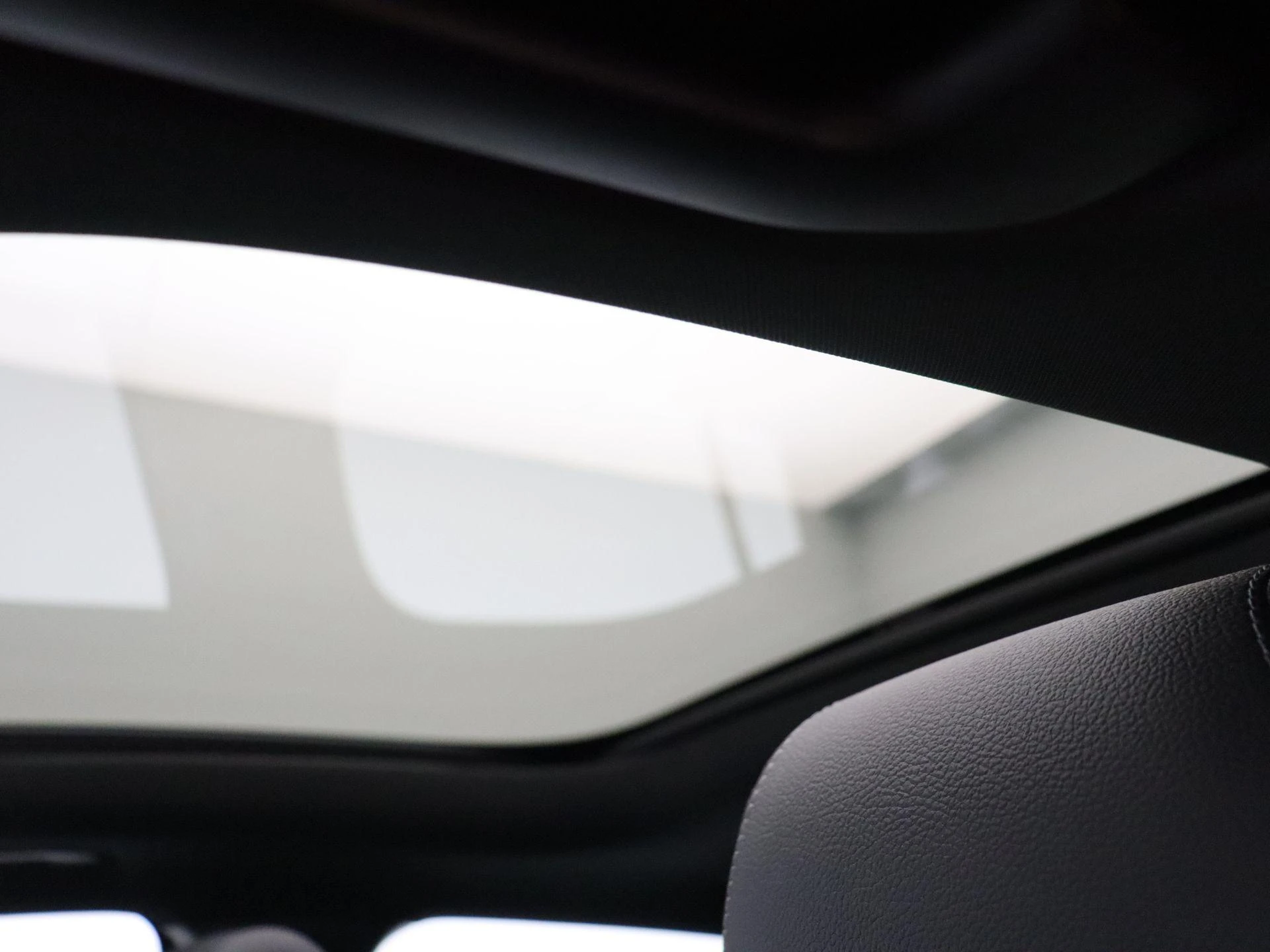 Mercedes-Benz EQA 250+ Business Line + PANO DAK + CARPLAY + CAMERA +