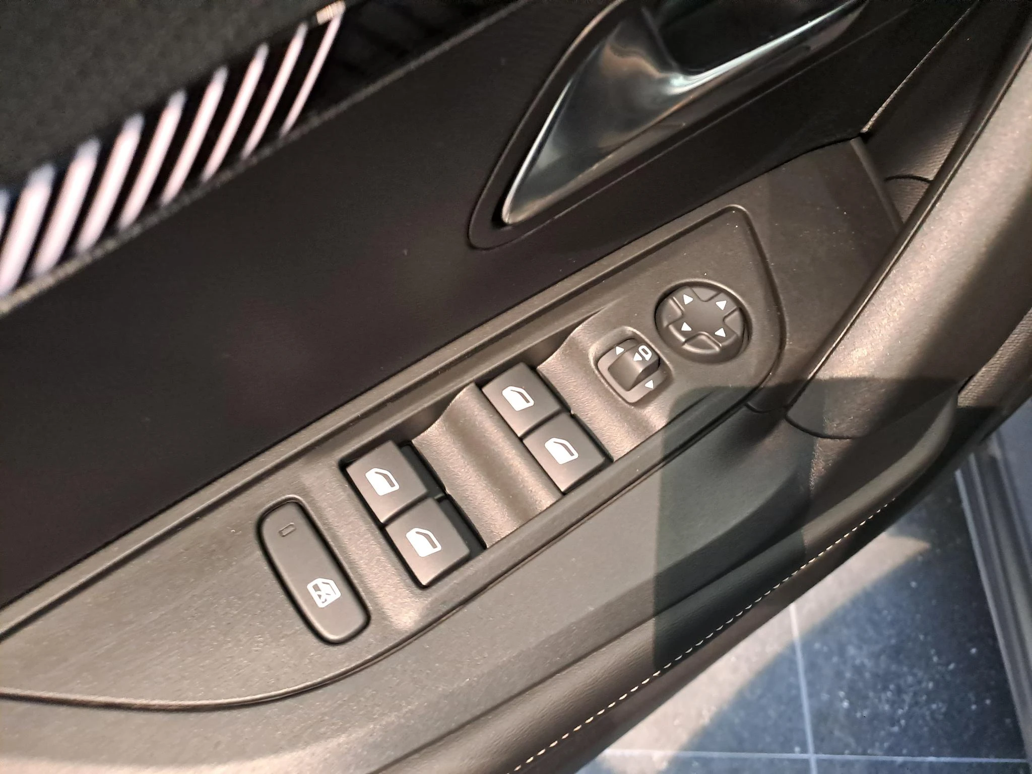 Peugeot-2008-image-11