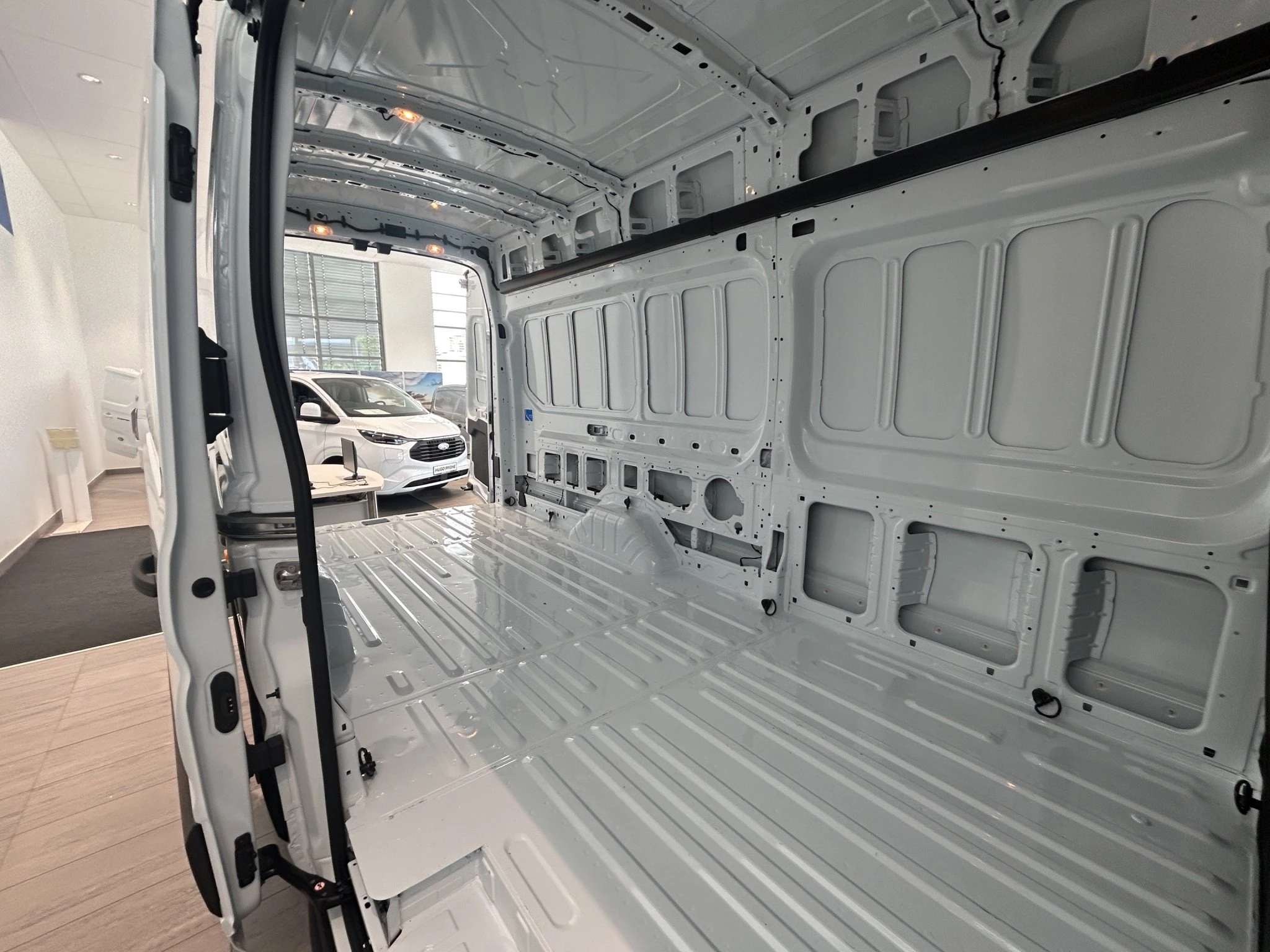 Ford-Transit-image-19