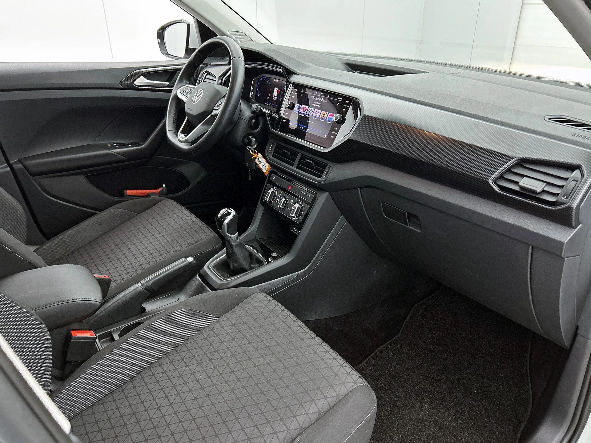 Volkswagen-T-Cross-image-18