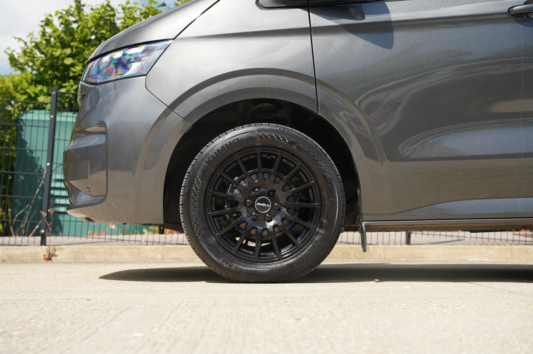 Volkswagen-Transporter-image-4