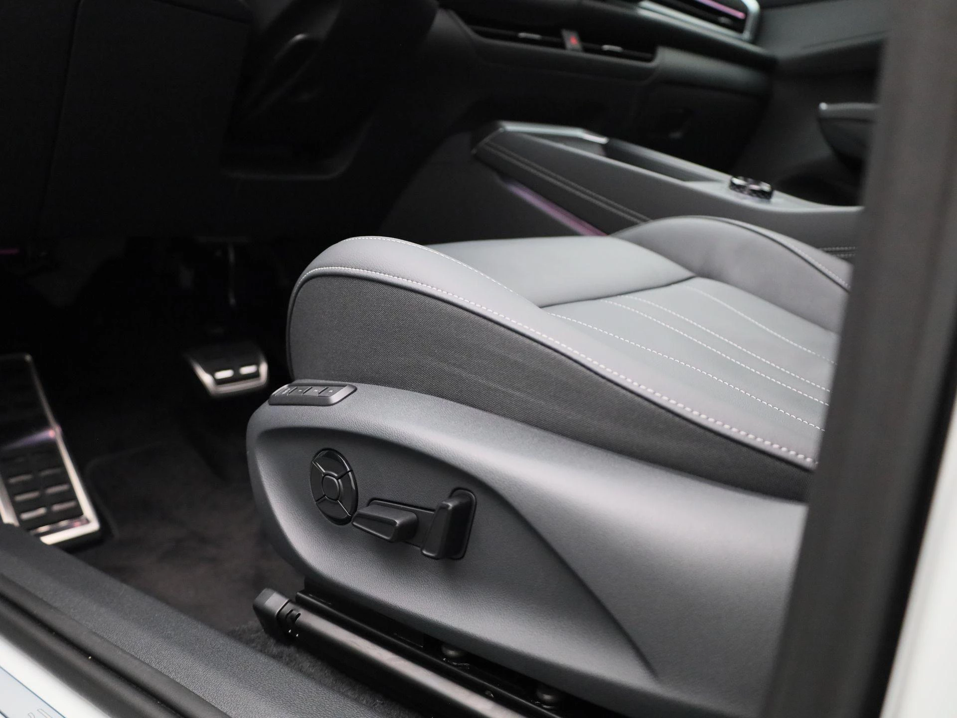 Volkswagen-T-Roc-image-35