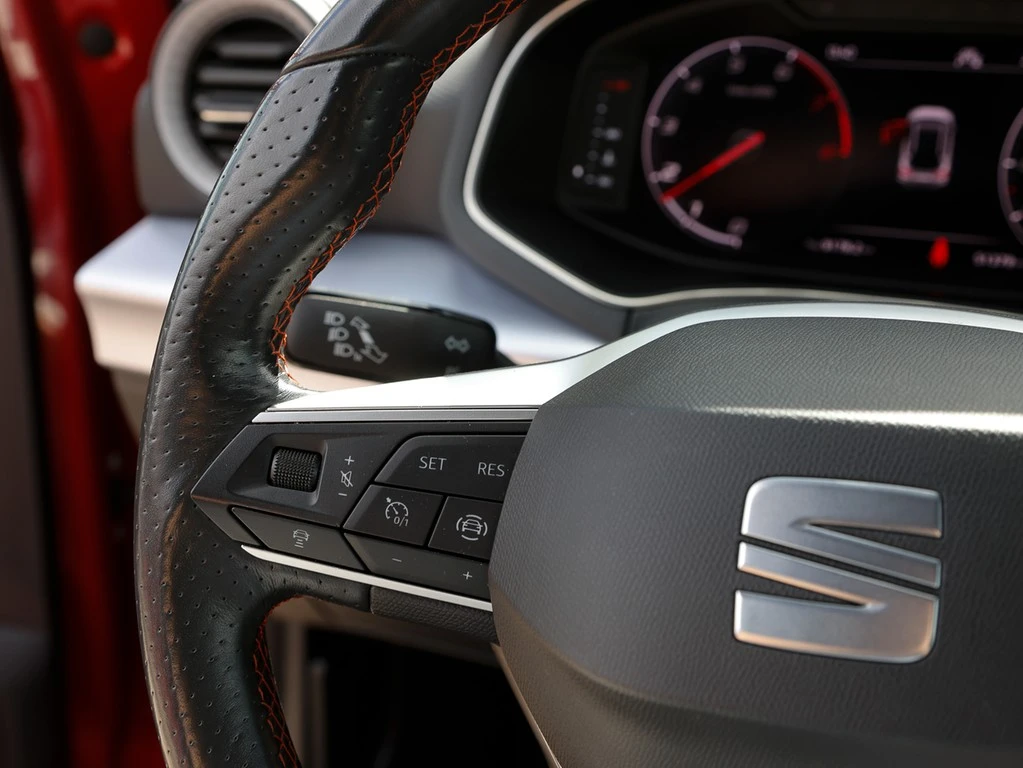 SEAT-Arona-image-15