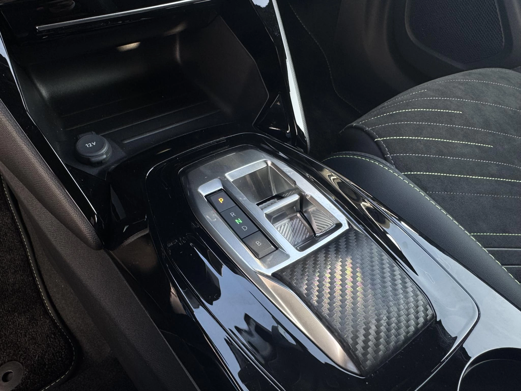 Peugeot-e-2008-image-24