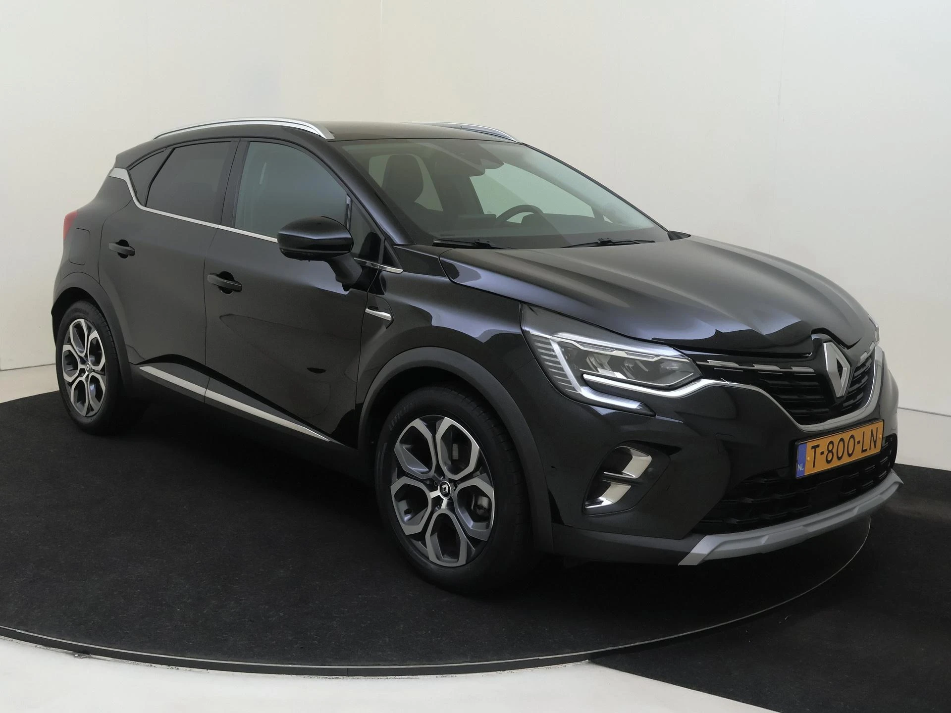 Renault-Captur-image-1