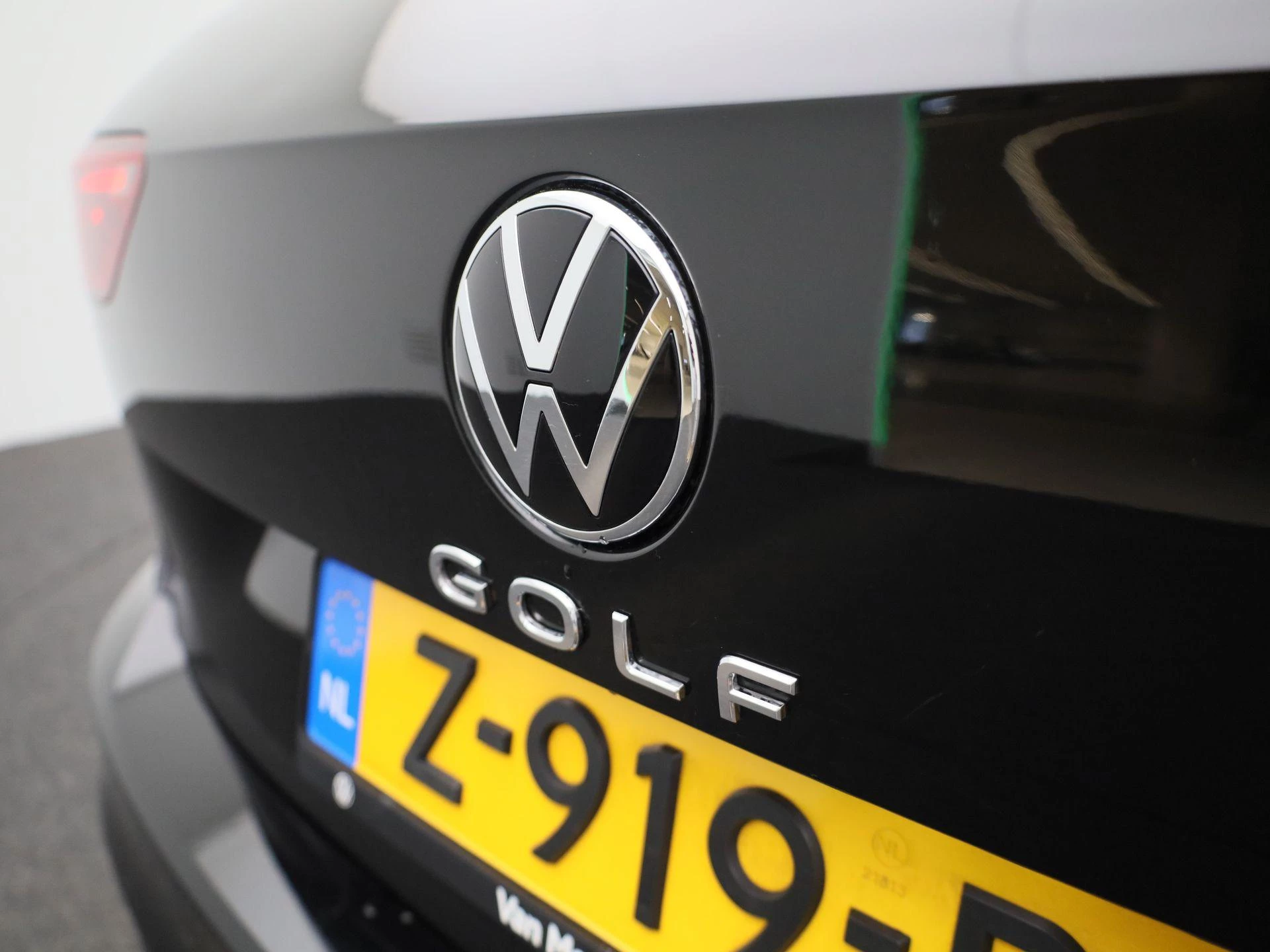 Volkswagen-Golf-image-37