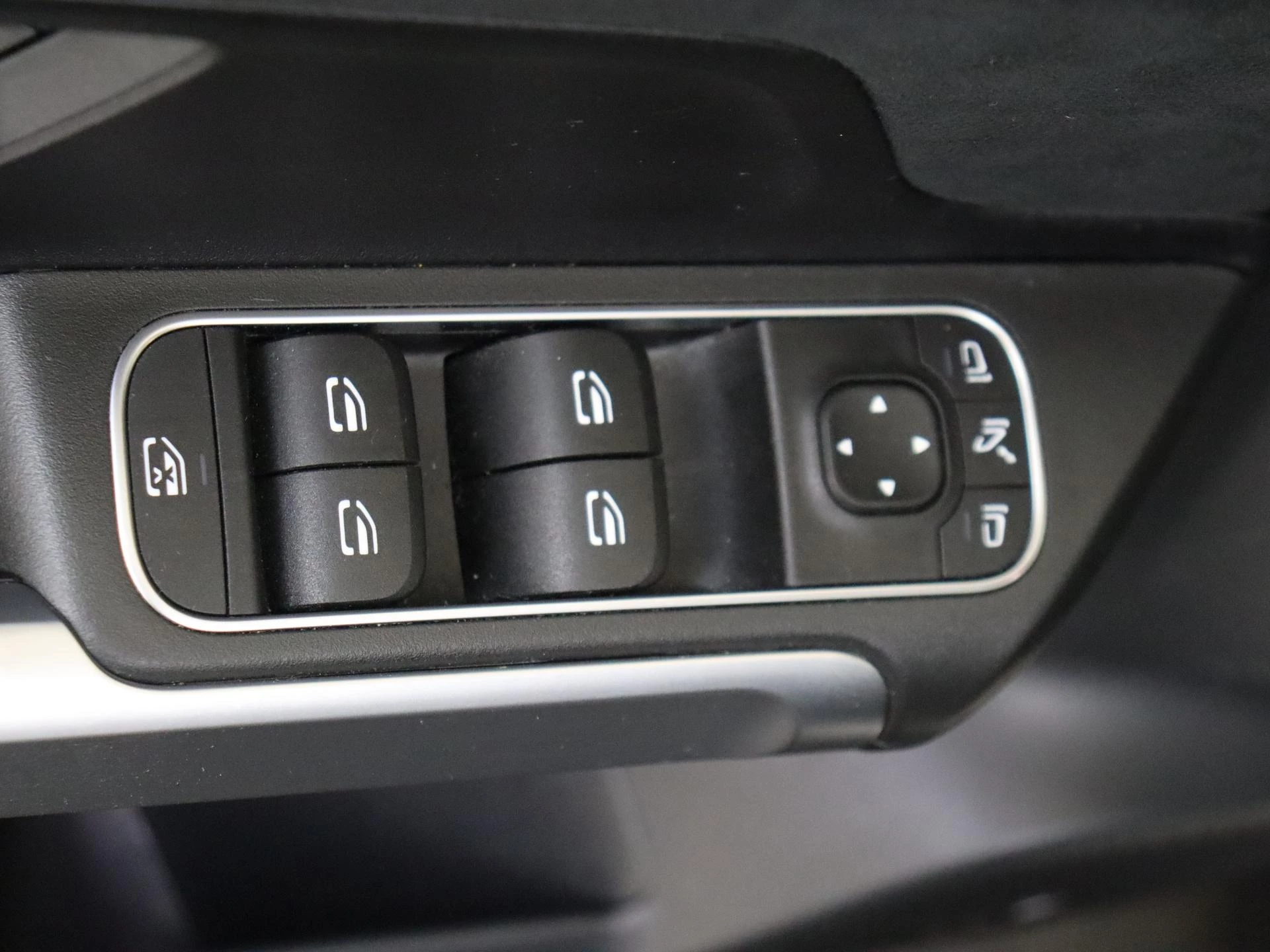 Mercedes-Benz-GLB-image-37