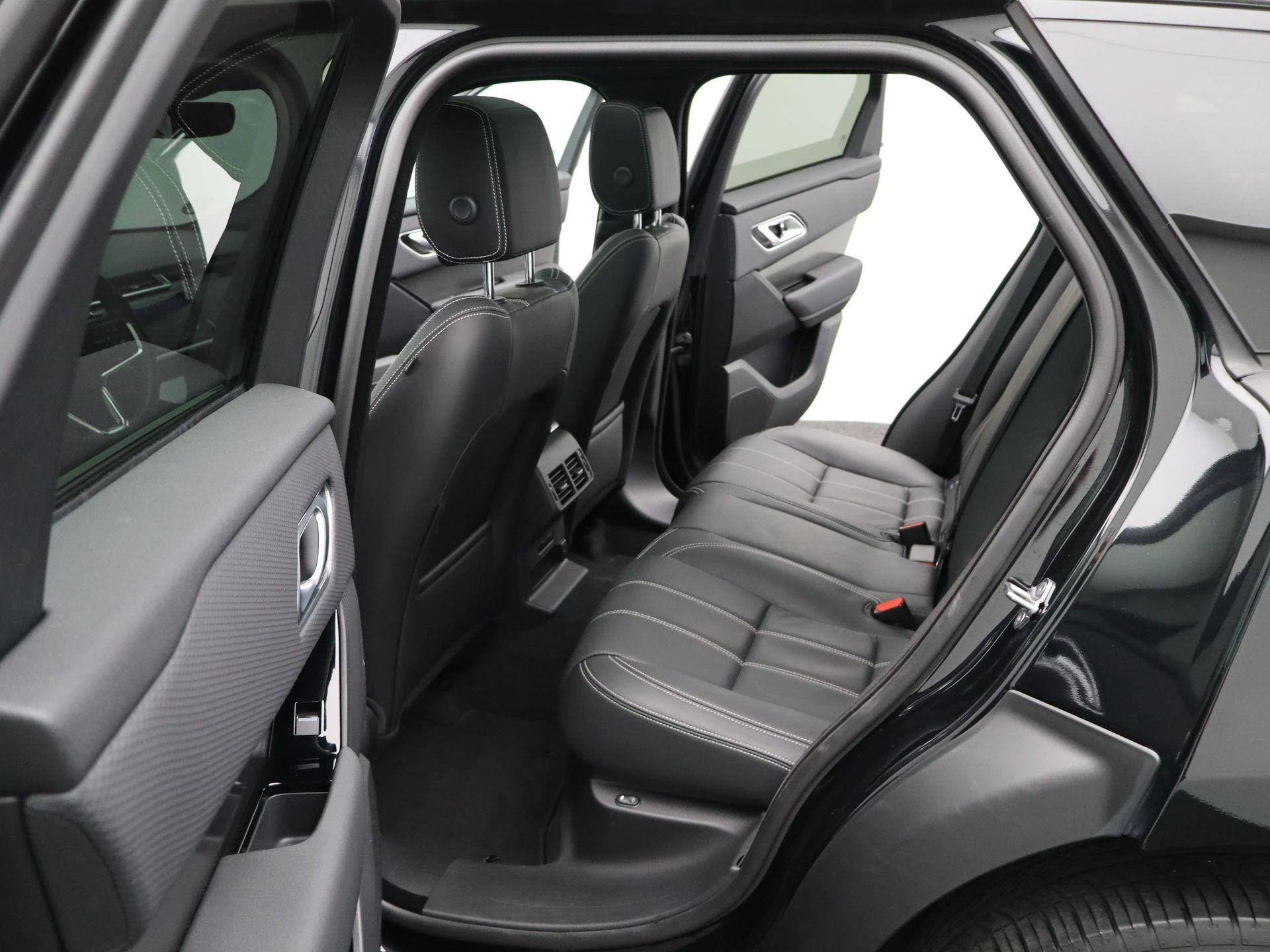 Land Rover-Range Rover Velar-image-12