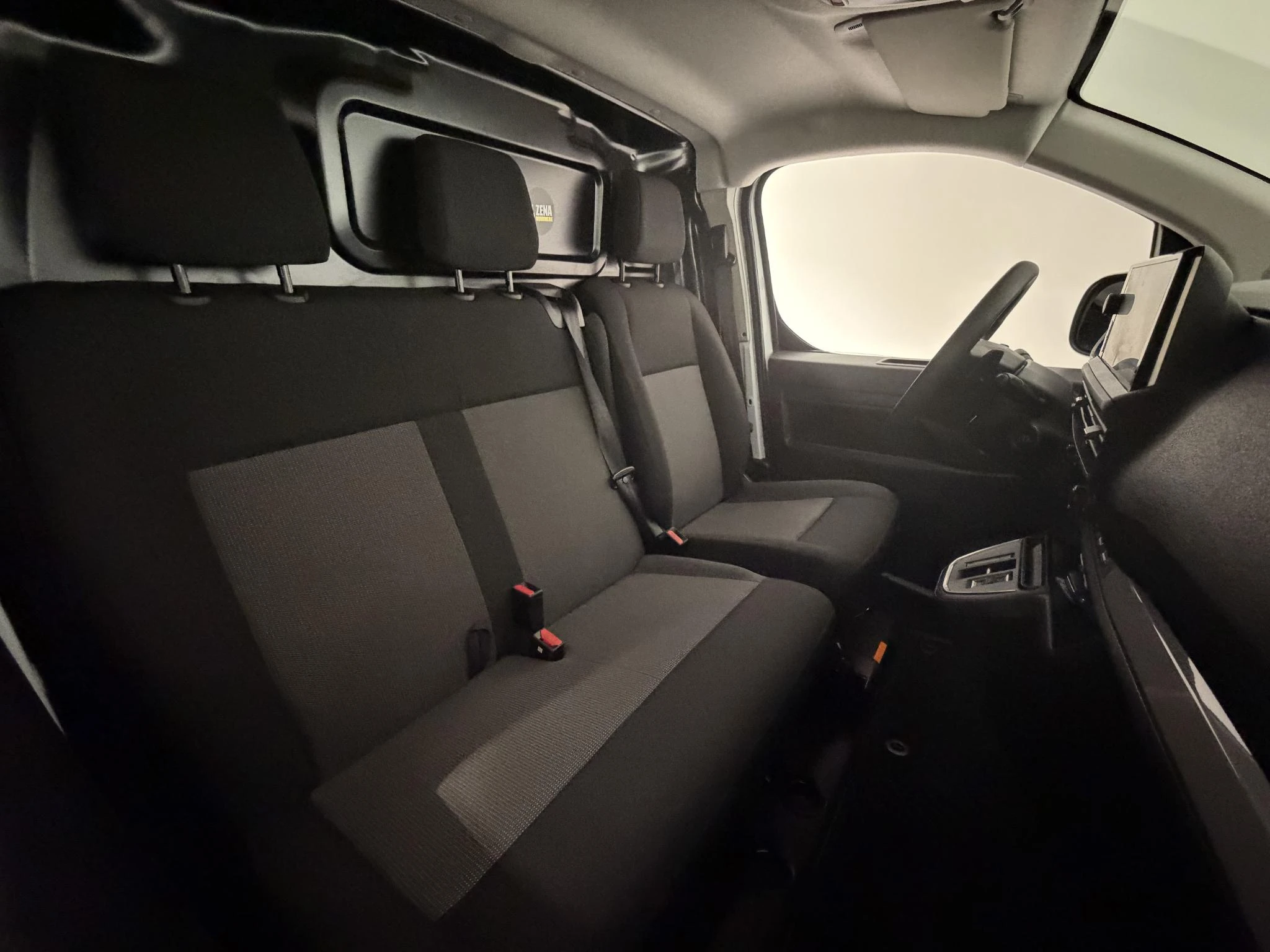 Peugeot-e-Expert-image-16