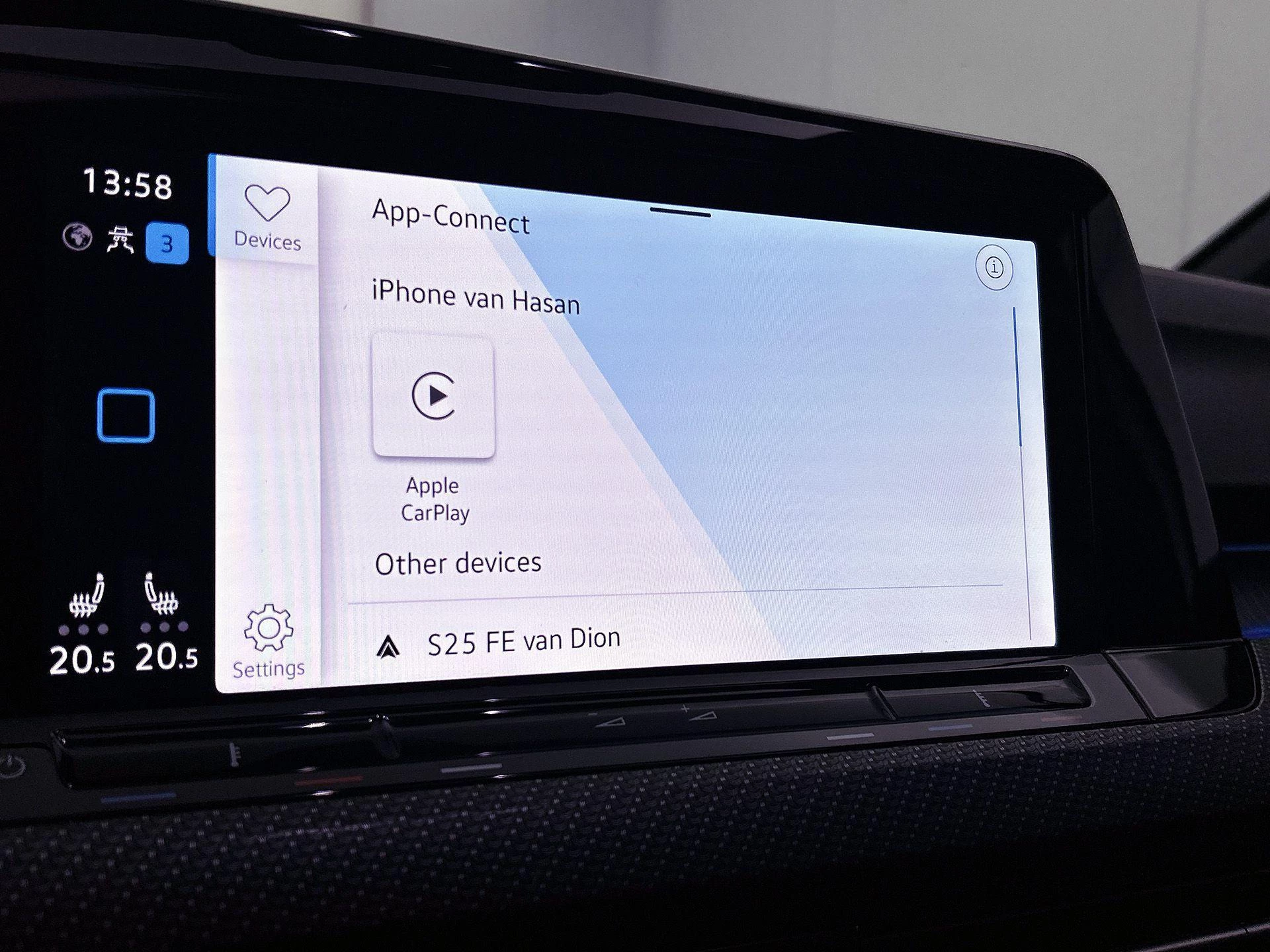 Volkswagen-Golf-image-24