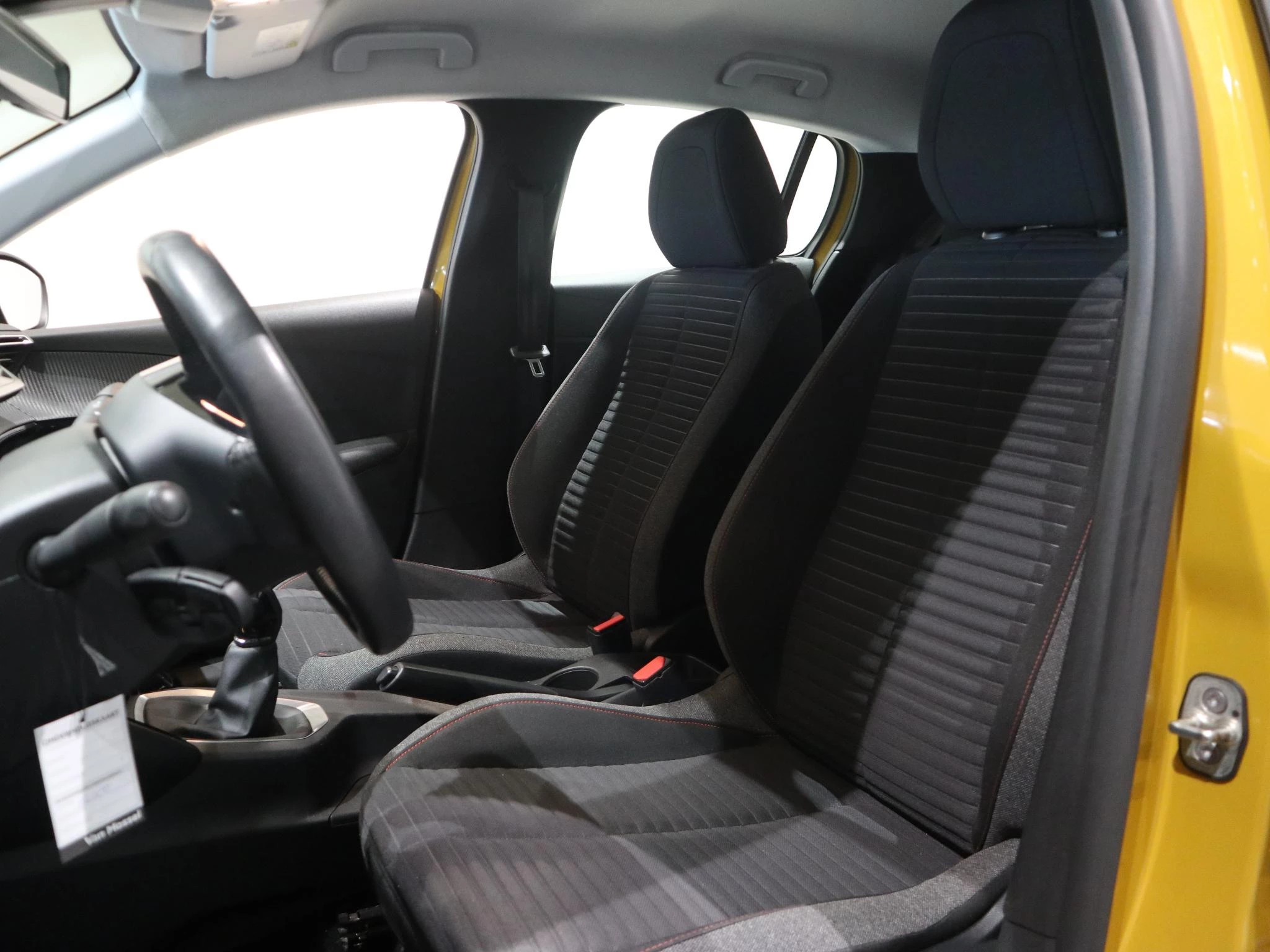 Peugeot-208-image-7