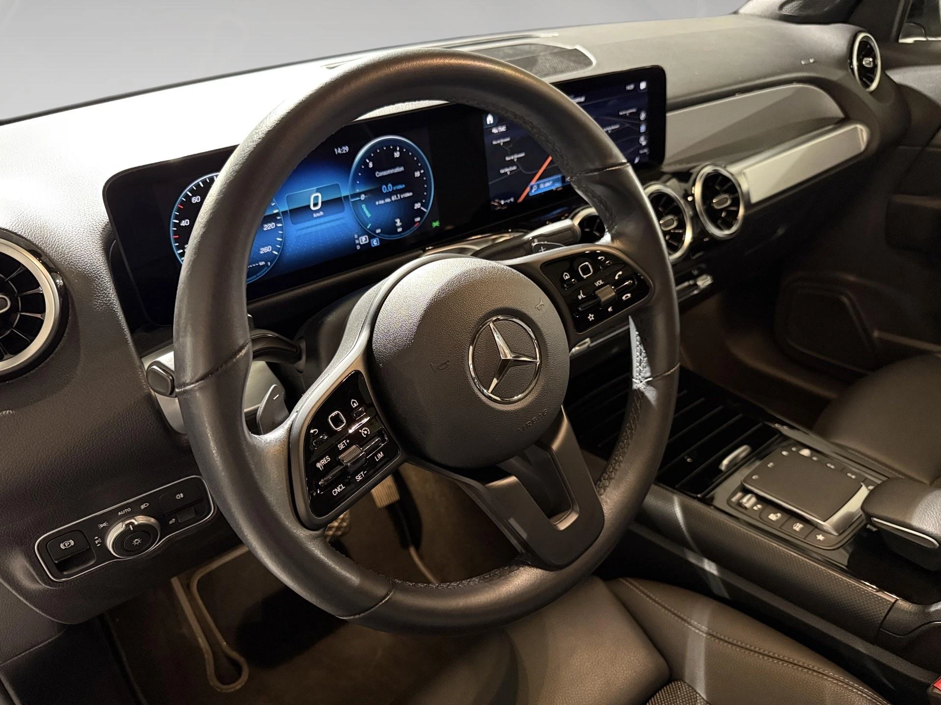 Mercedes-Benz-GLB-image-7