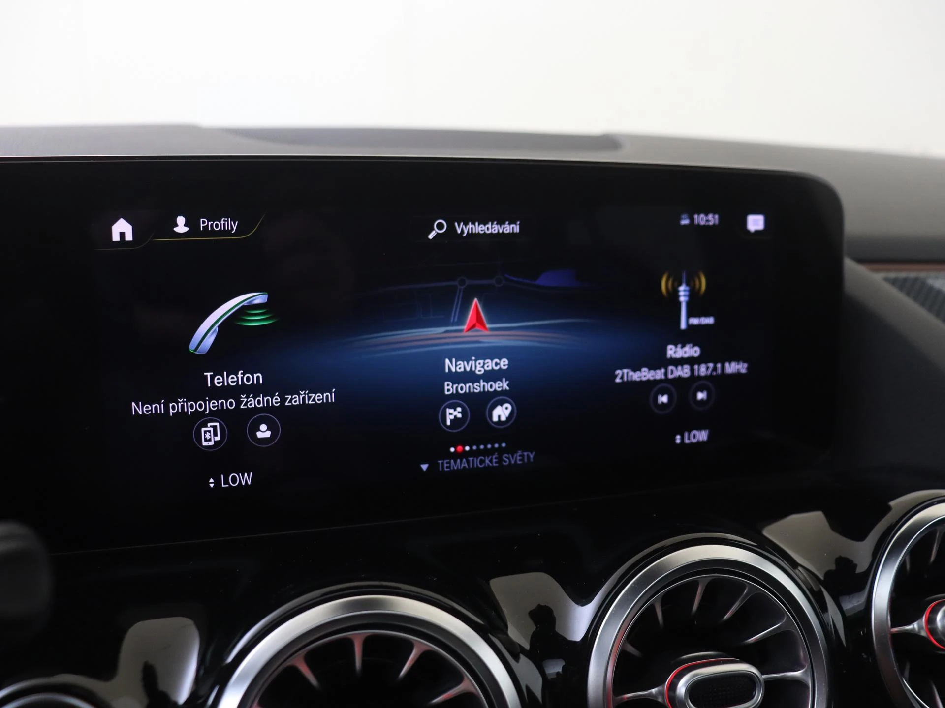 Mercedes-Benz-GLA-image-16