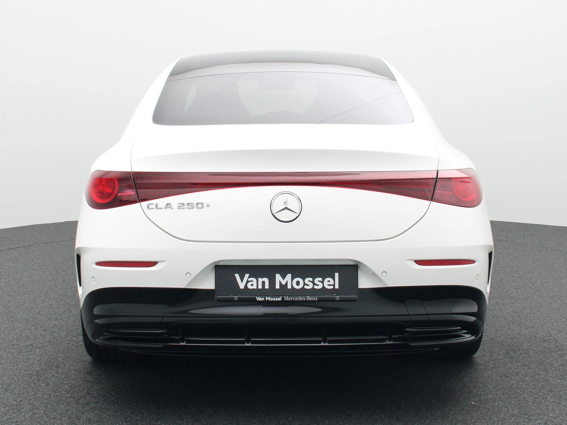 Mercedes-Benz-CLA-image-4
