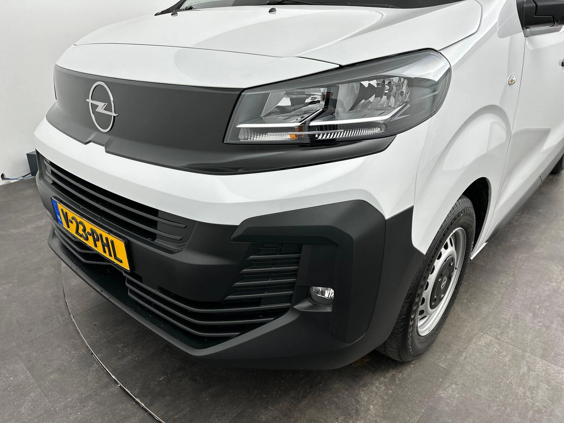 Opel-Vivaro-image-23