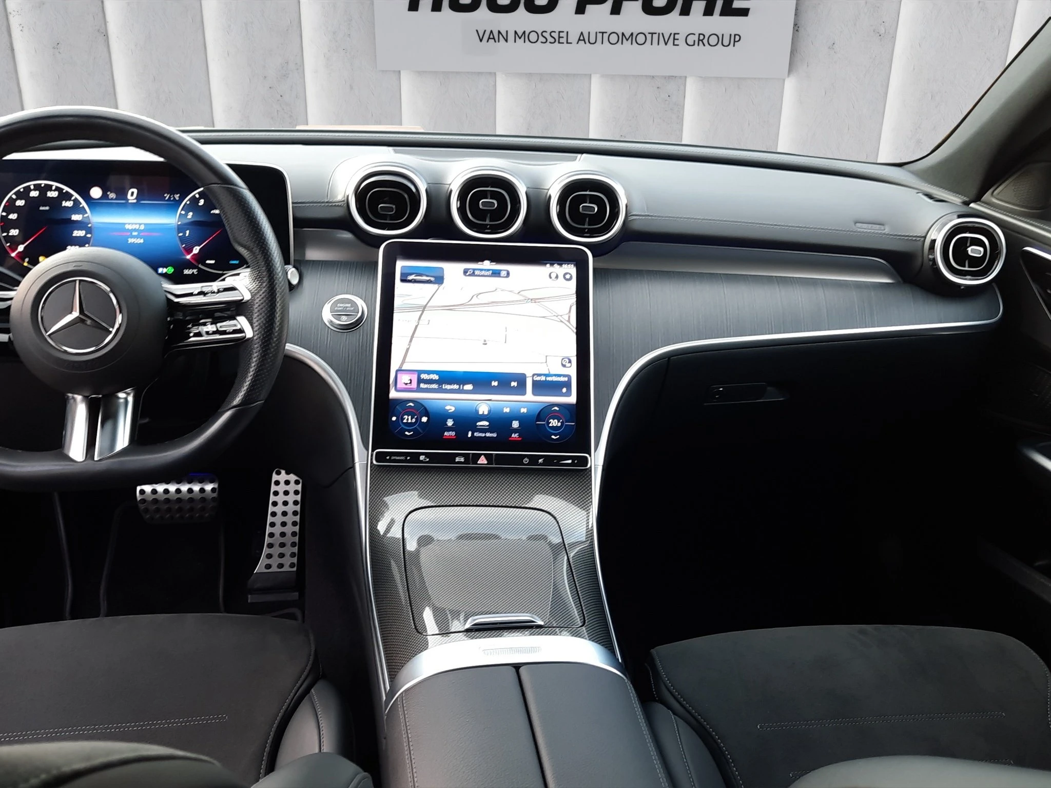 Mercedes-Benz-C-Klasse-image-13