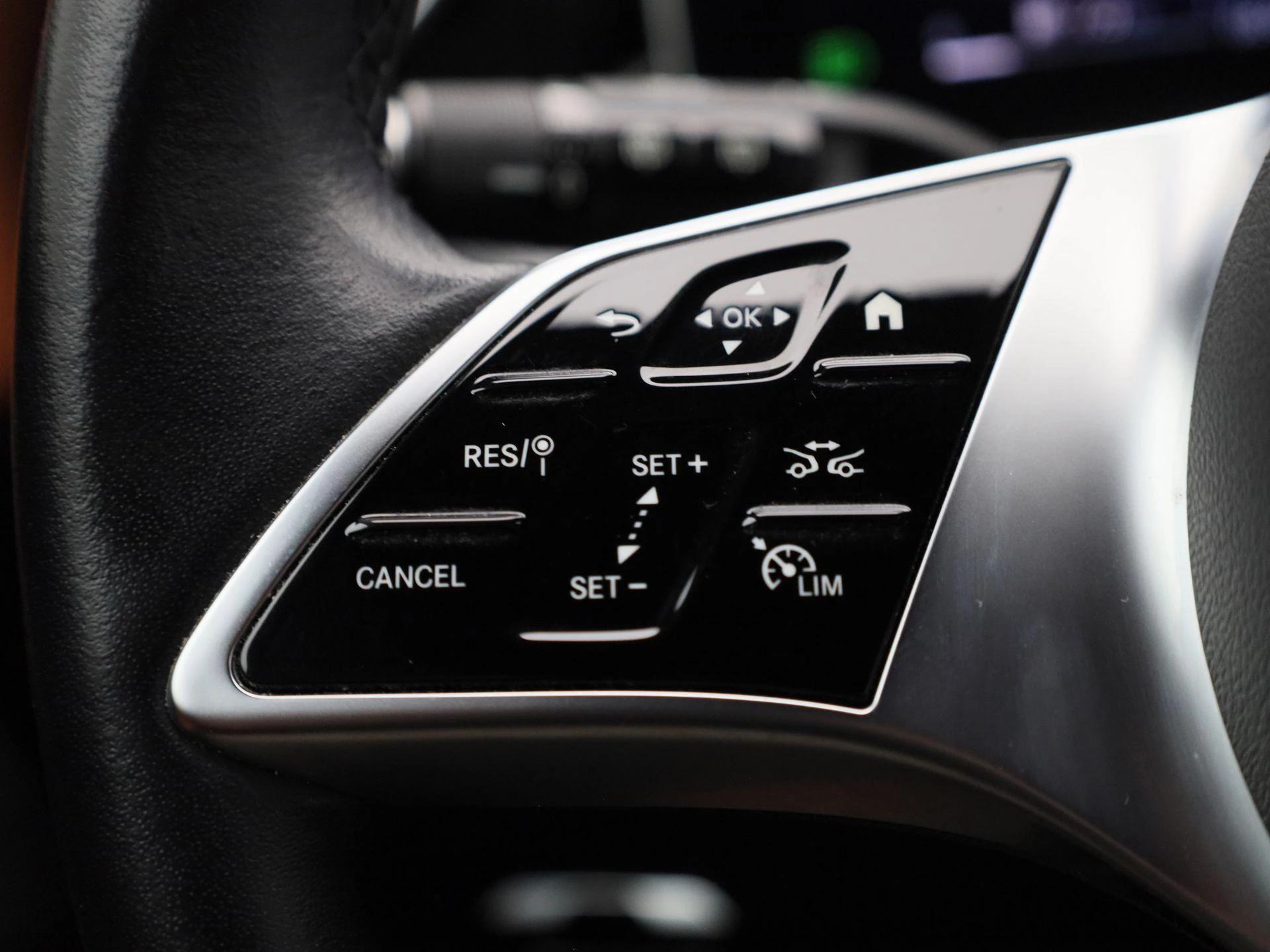 Mercedes-Benz-C-Klasse-image-17