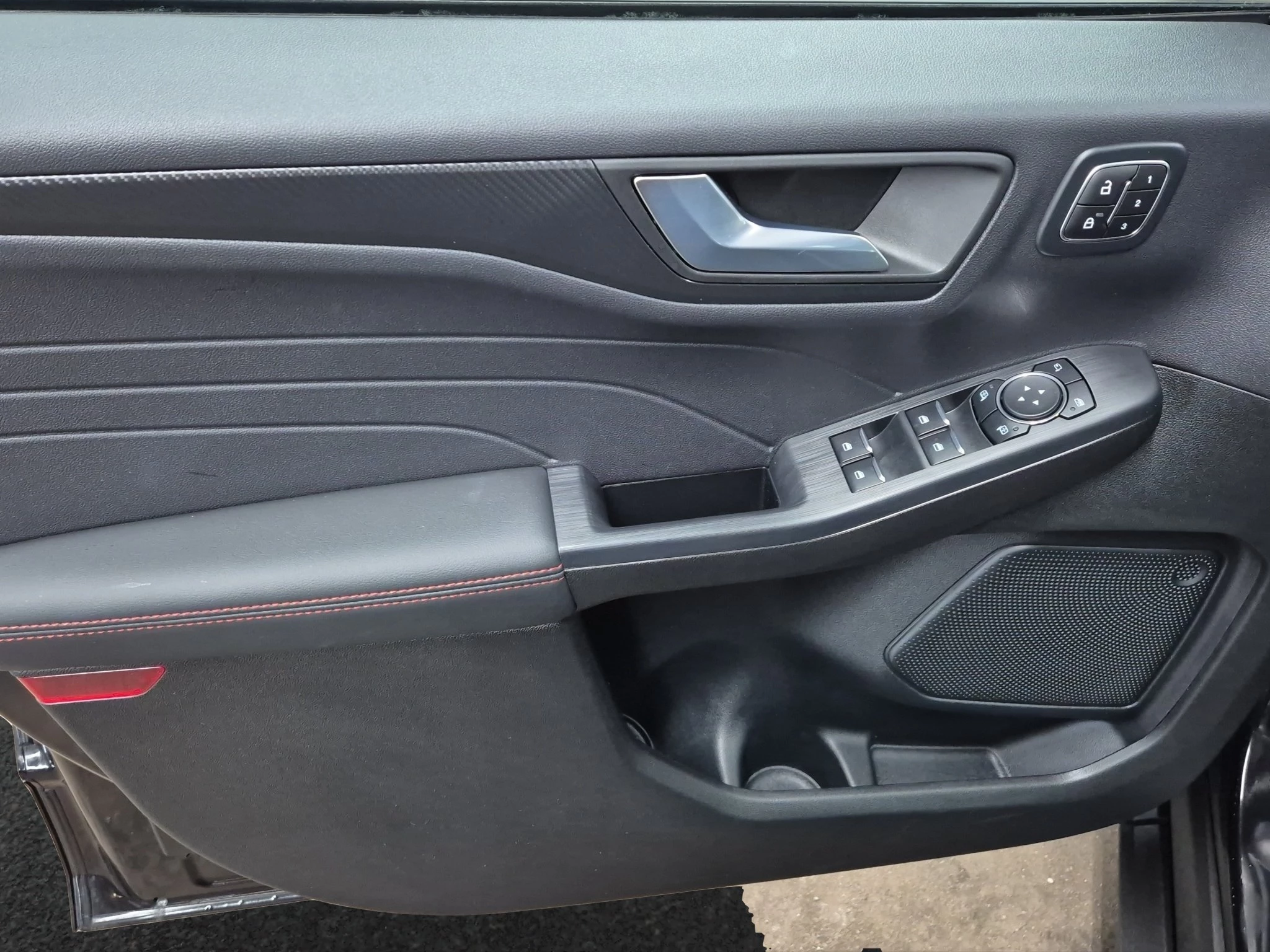 Ford Kuga ST-Line X Aut.*PANO*AHK*360GRAD*LED-MATRIX*NAVI*GRA*WINTER-PKT..