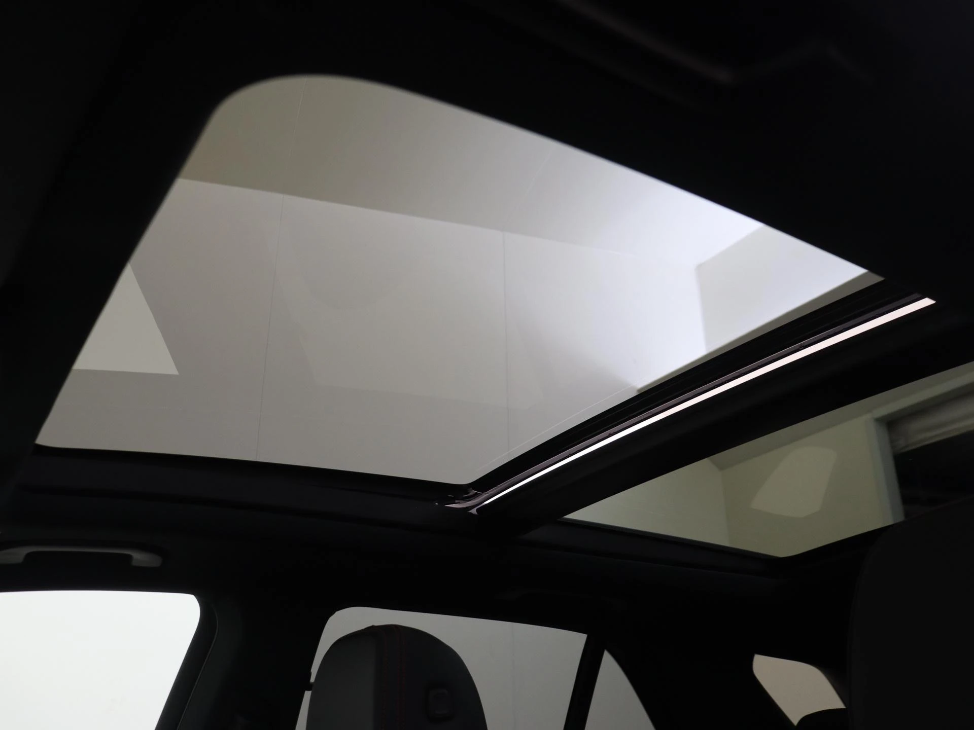 Mercedes-Benz-GLE-image-27
