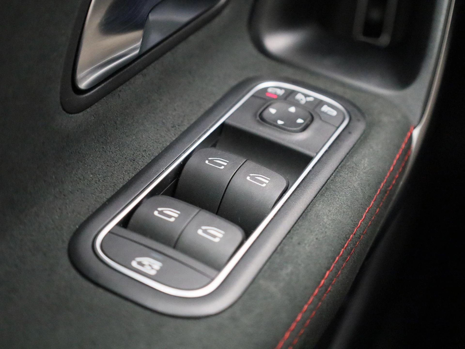 Mercedes-Benz-CLA-image-33