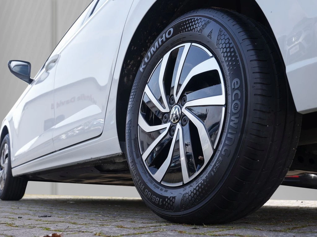 Volkswagen-Polo-image-4