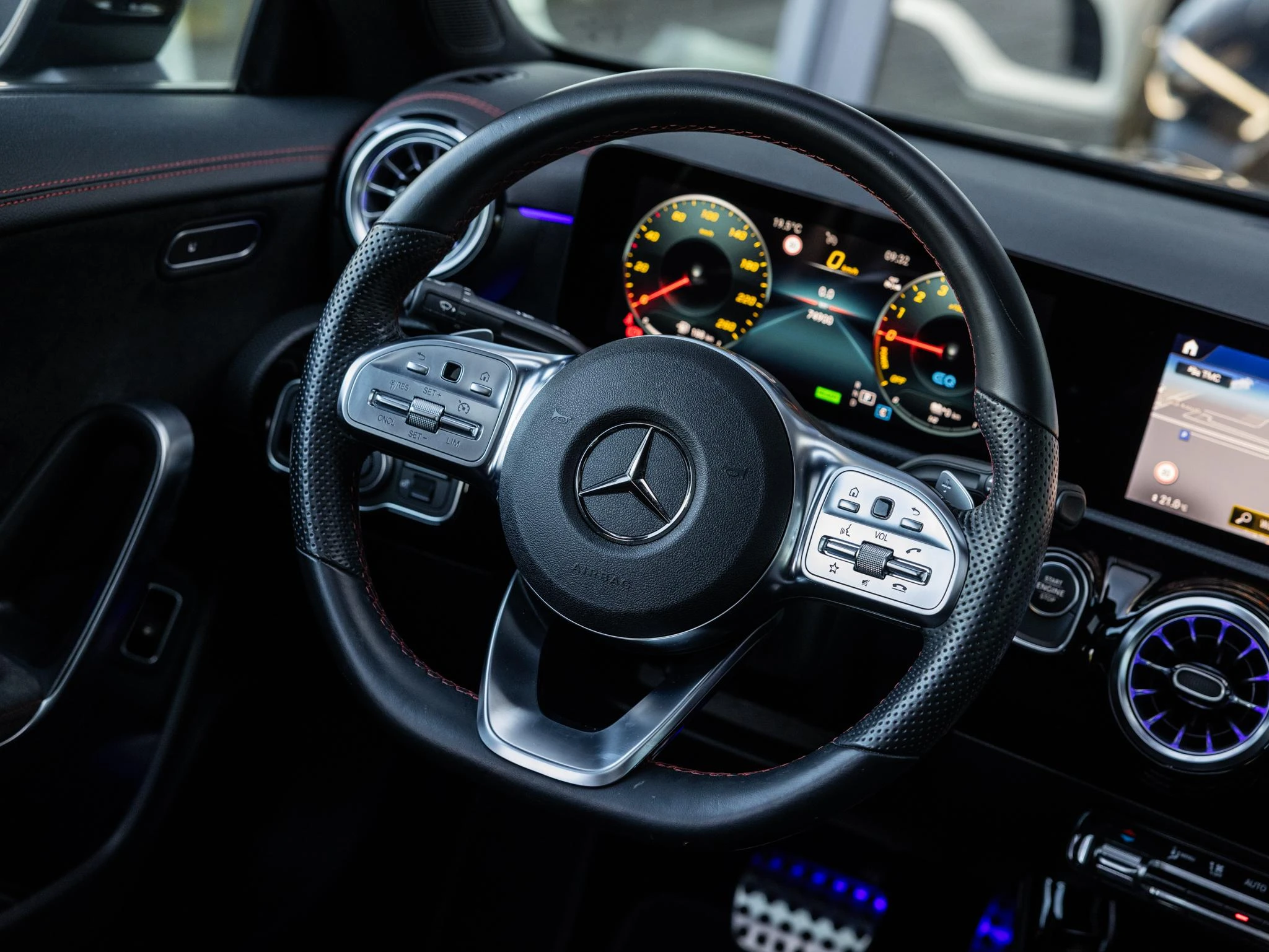 Mercedes-Benz-CLA-image-19