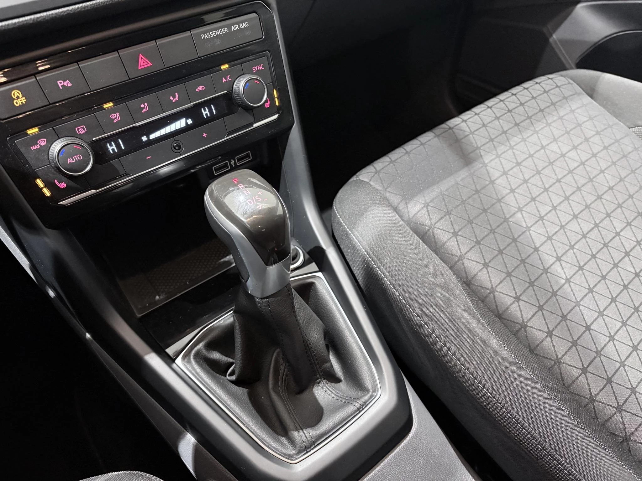 Volkswagen-T-Cross-image-32