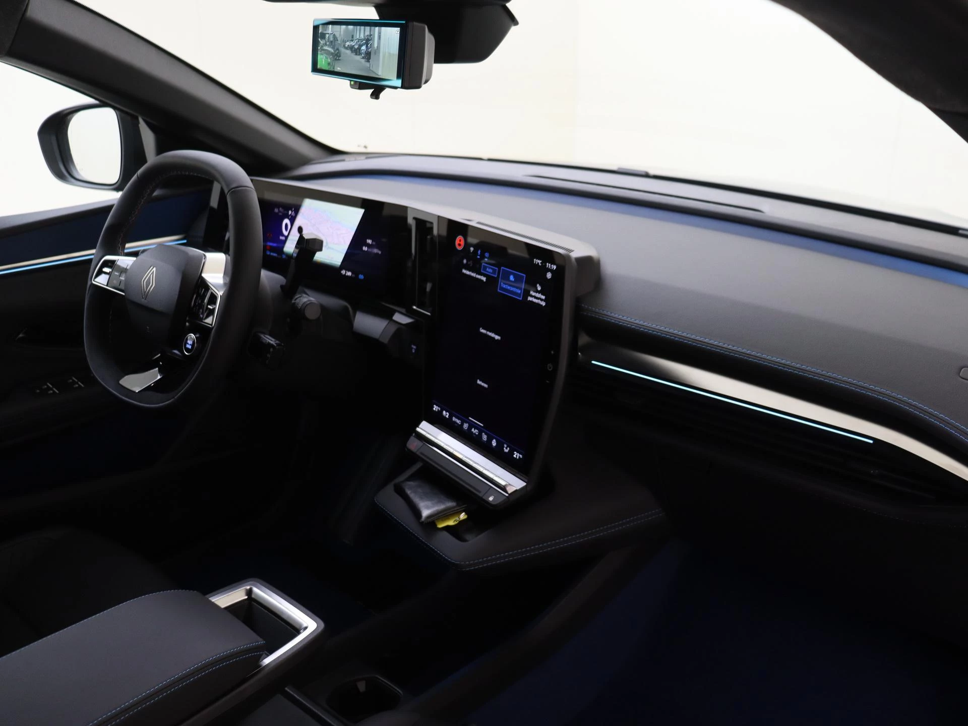 Renault-Megane E-Tech-image-4
