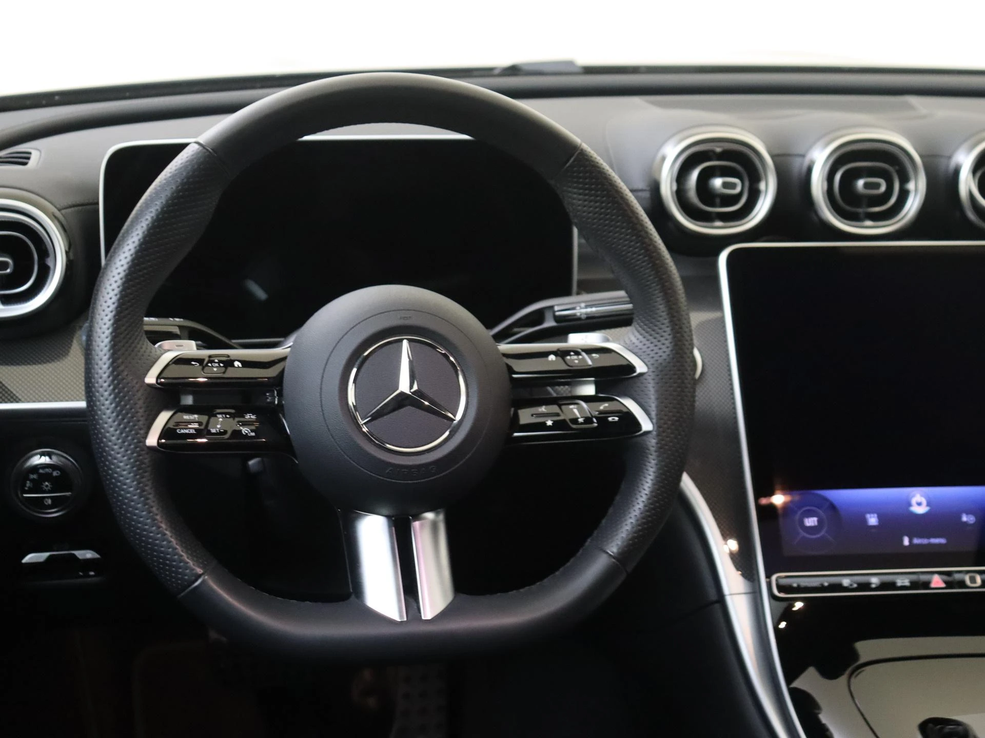 Mercedes-Benz-C-Klasse-image-9