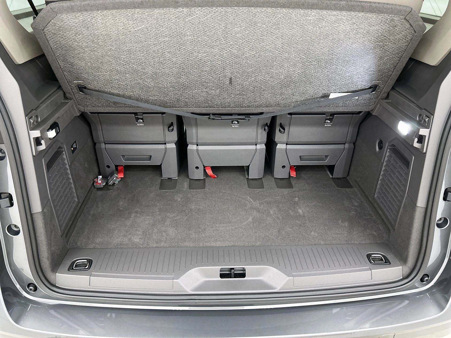 Volkswagen-Multivan-image-29