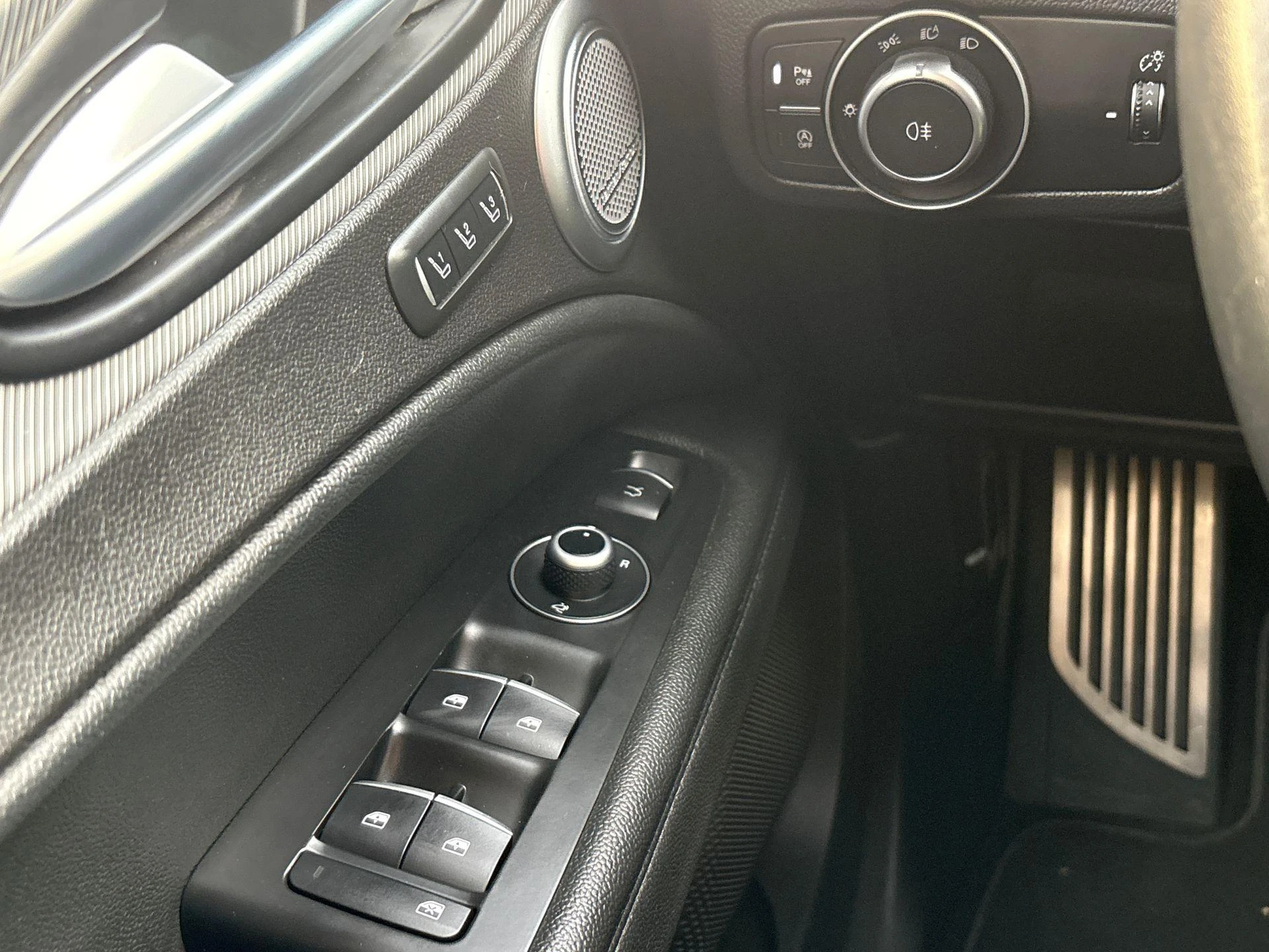 Alfa Romeo-Stelvio-image-31