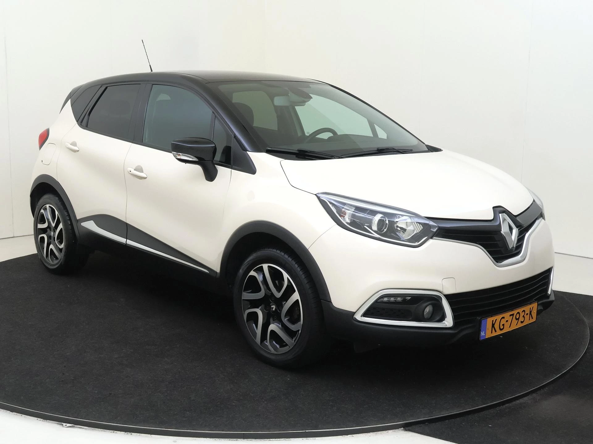 Renault-Captur-image-1